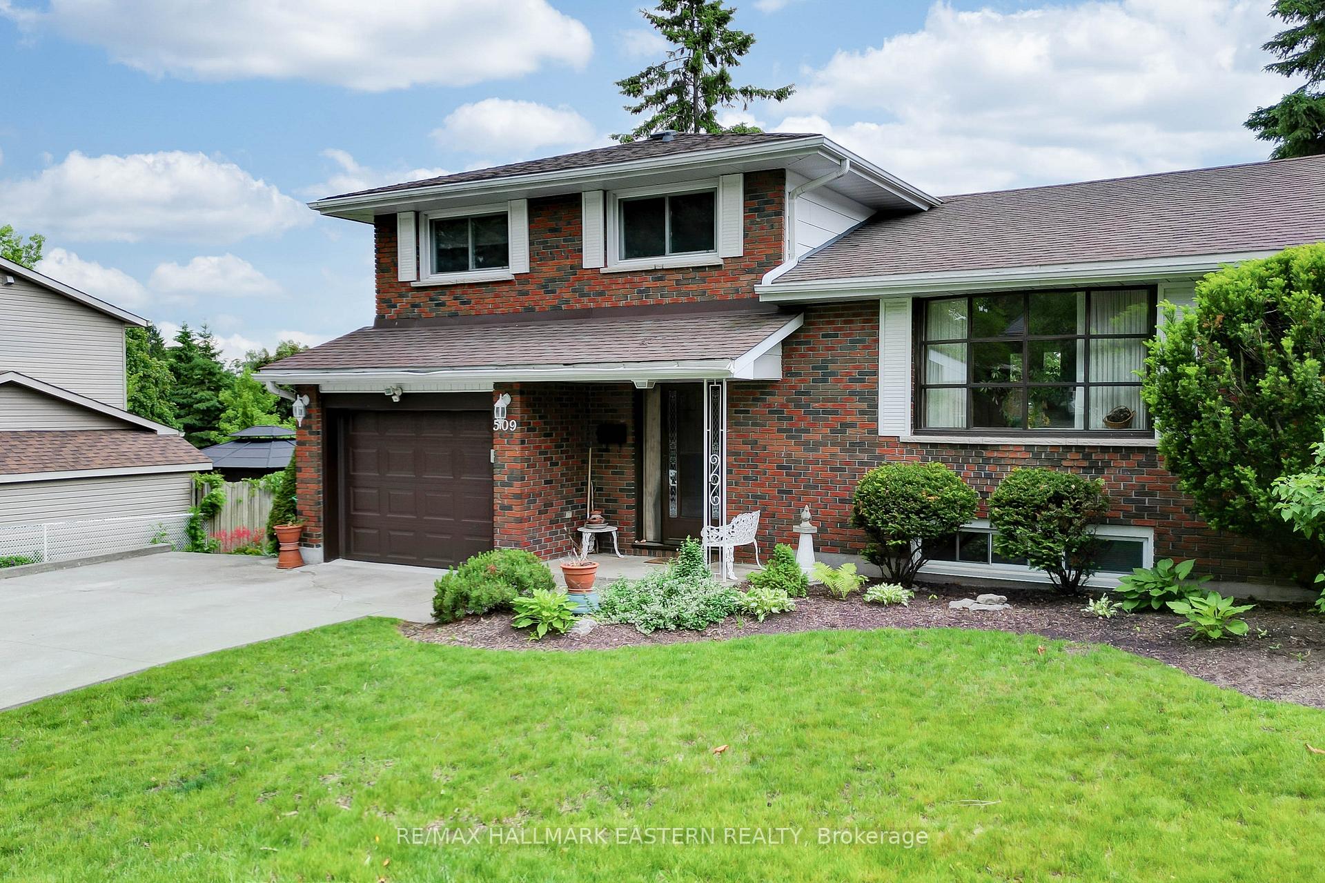 Photo 4 of 509 Montcalm Drive, Peterborough, Northcrest Ward 5 — HOMEH