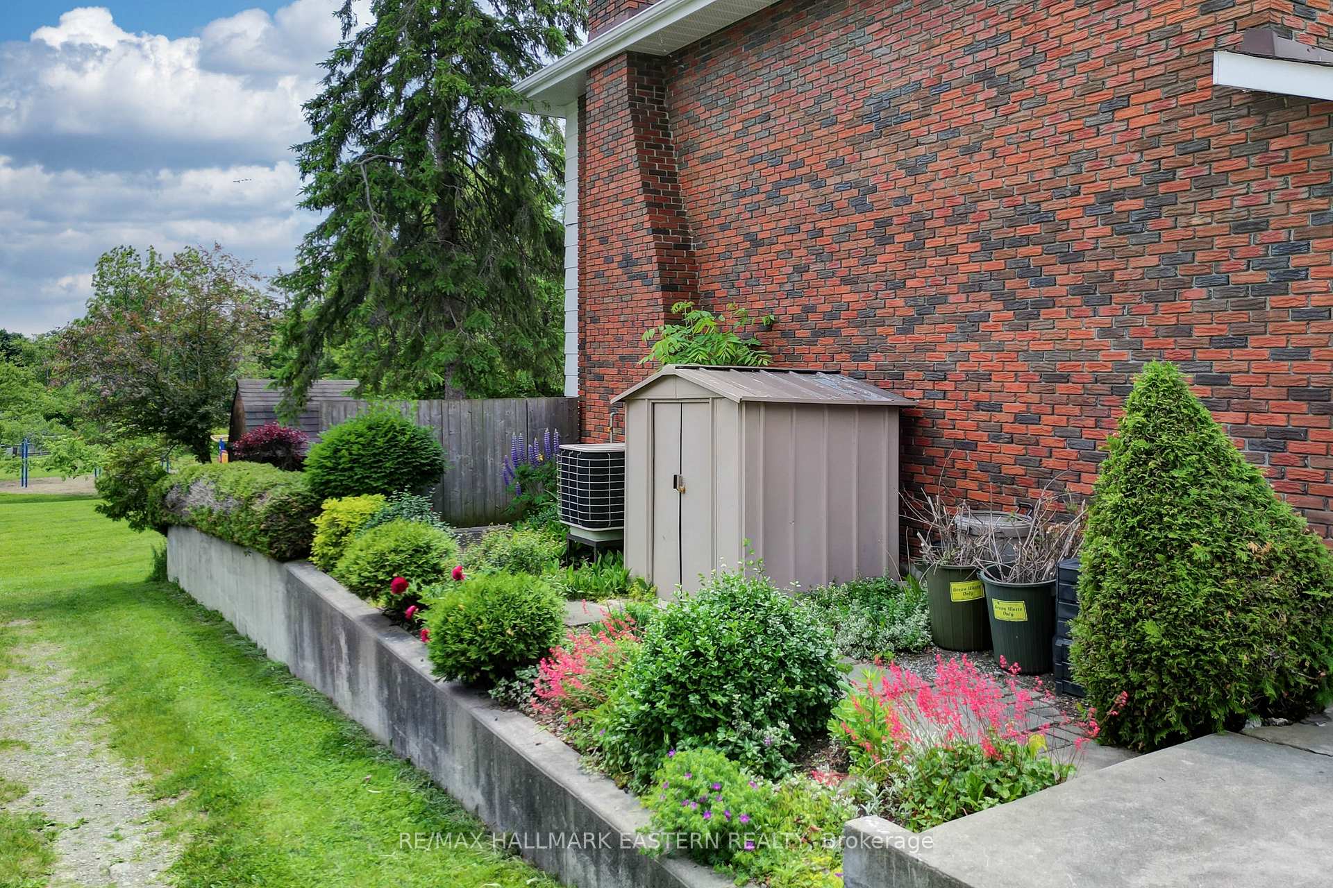 Photo 6 of 509 Montcalm Drive, Peterborough, Northcrest Ward 5 — HOMEH
