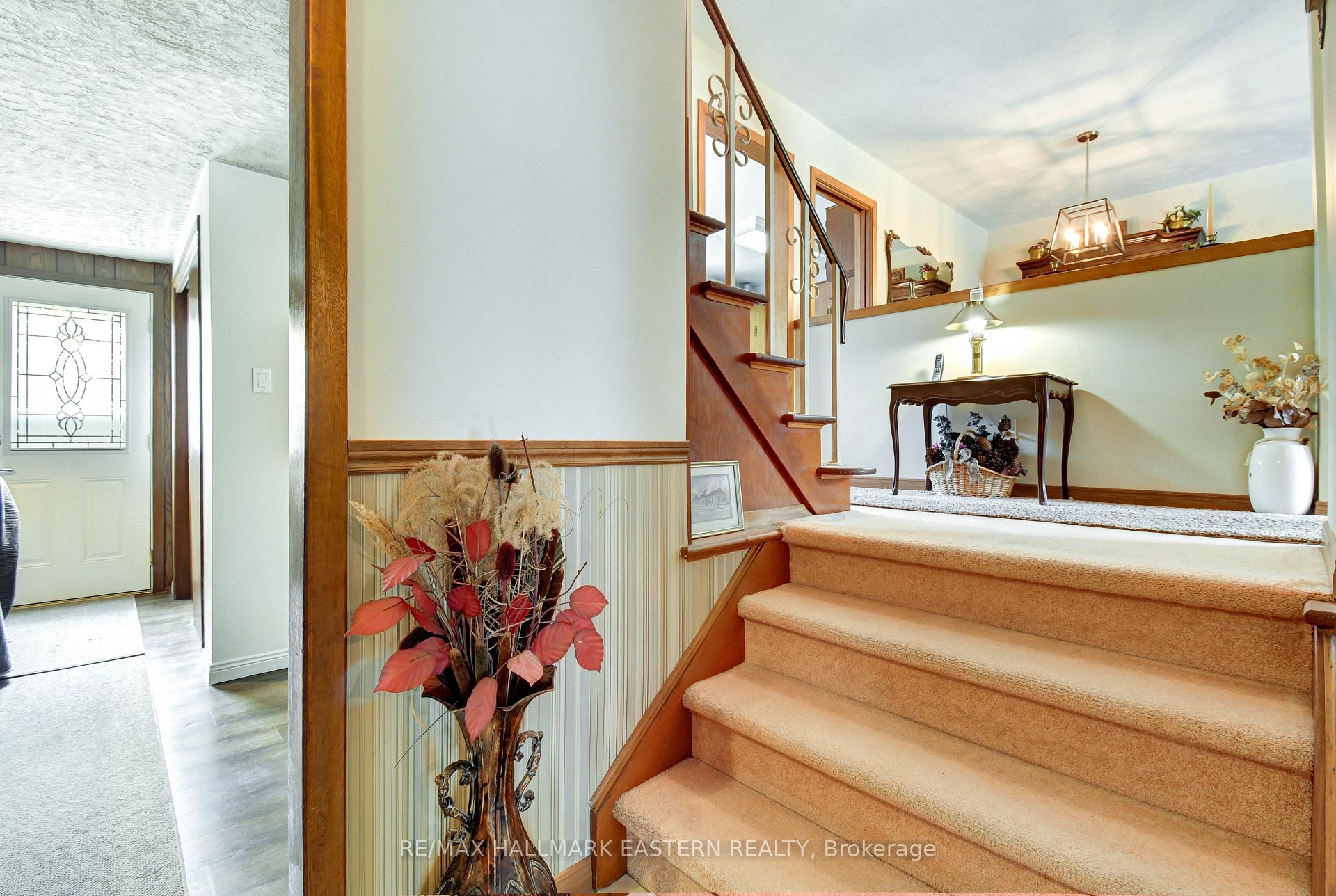 Photo 9 of 509 Montcalm Drive, Peterborough, Northcrest Ward 5 — HOMEH