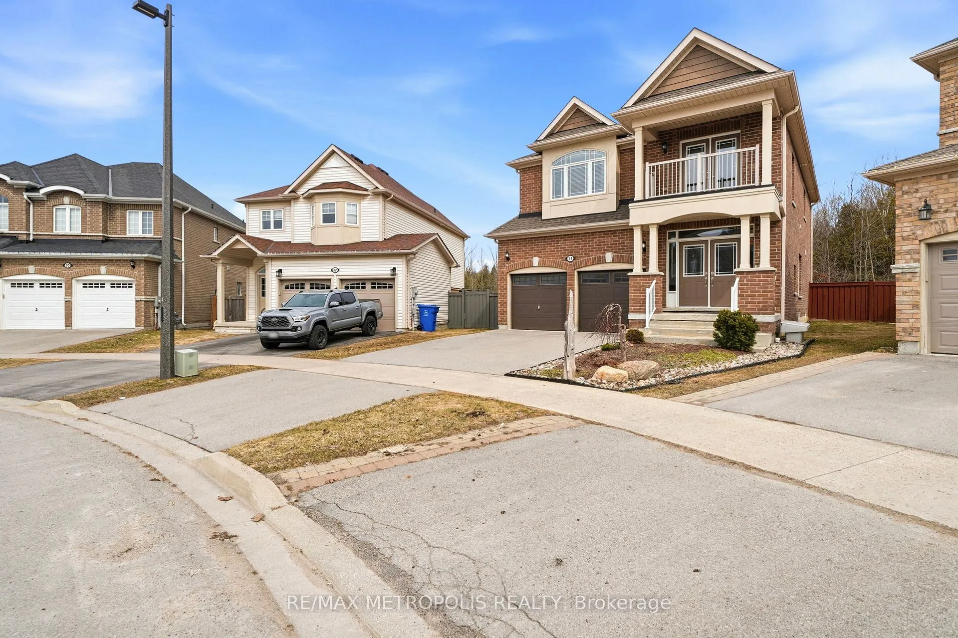Photo 3 of 24 Bamburg Street, Georgina, Sutton & Jackson's Point — HOMEH