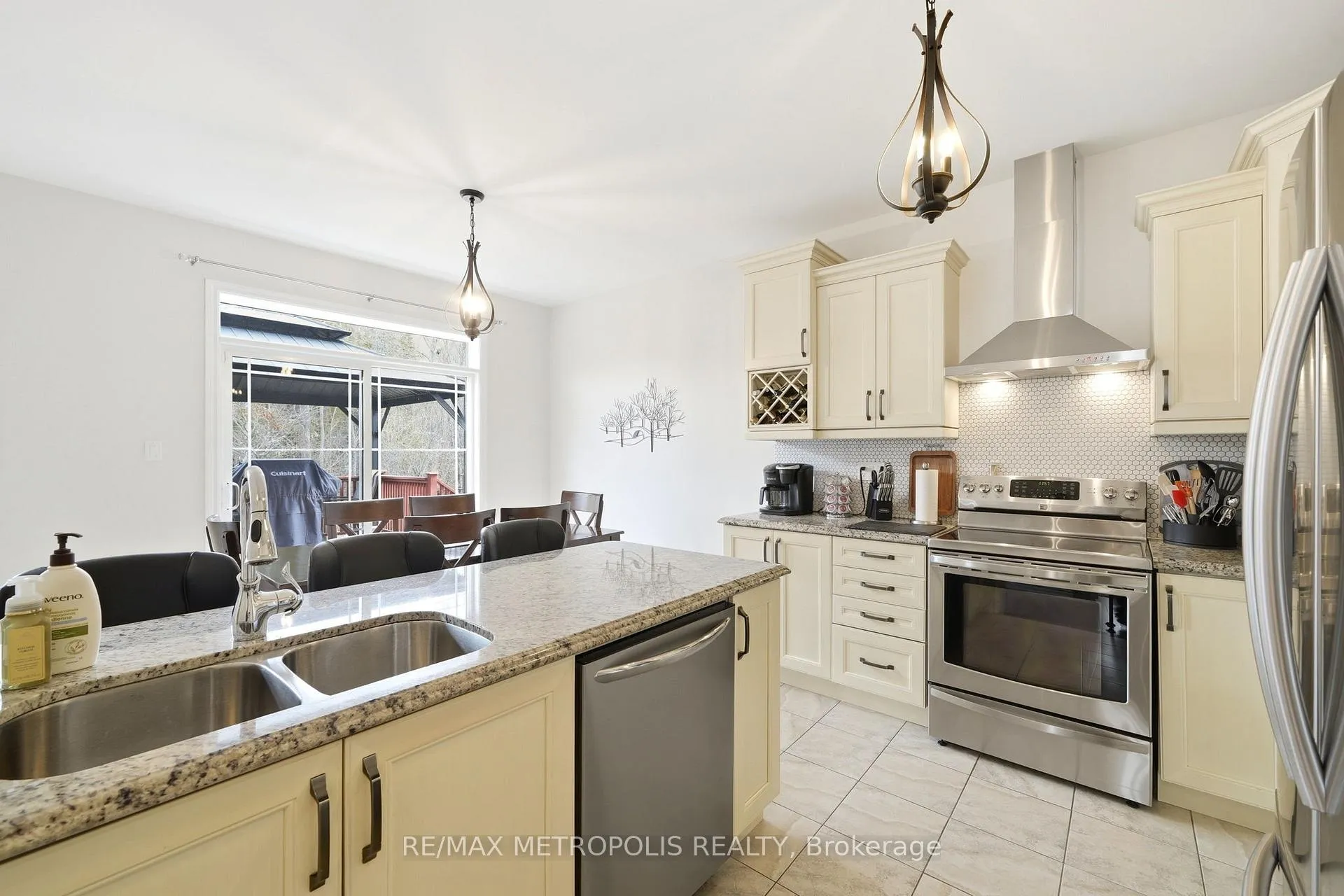 Photo 15 of 24 Bamburg Street, Georgina, Sutton & Jackson's Point — HOMEH