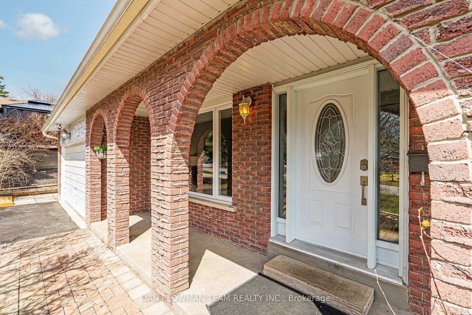 Photo 4 of 699 Aruba Crescent, Oshawa, Northglen — HOMEH