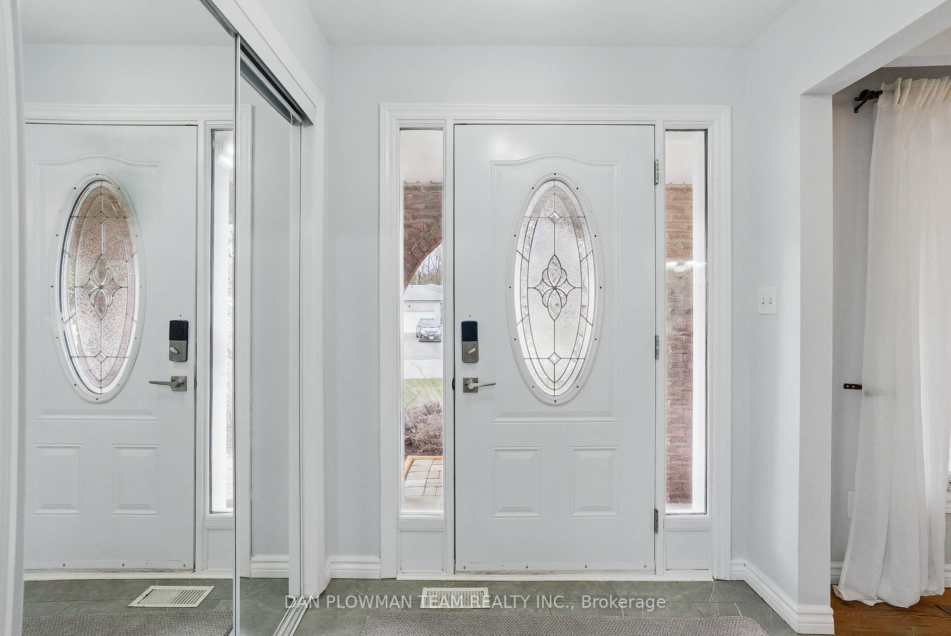 Photo 5 of 699 Aruba Crescent, Oshawa, Northglen — HOMEH