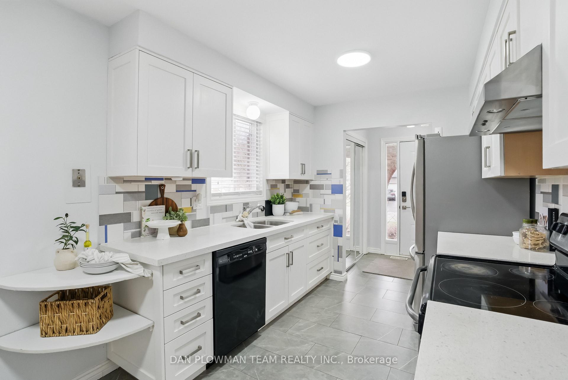 Photo 9 of 699 Aruba Crescent, Oshawa, Northglen — HOMEH