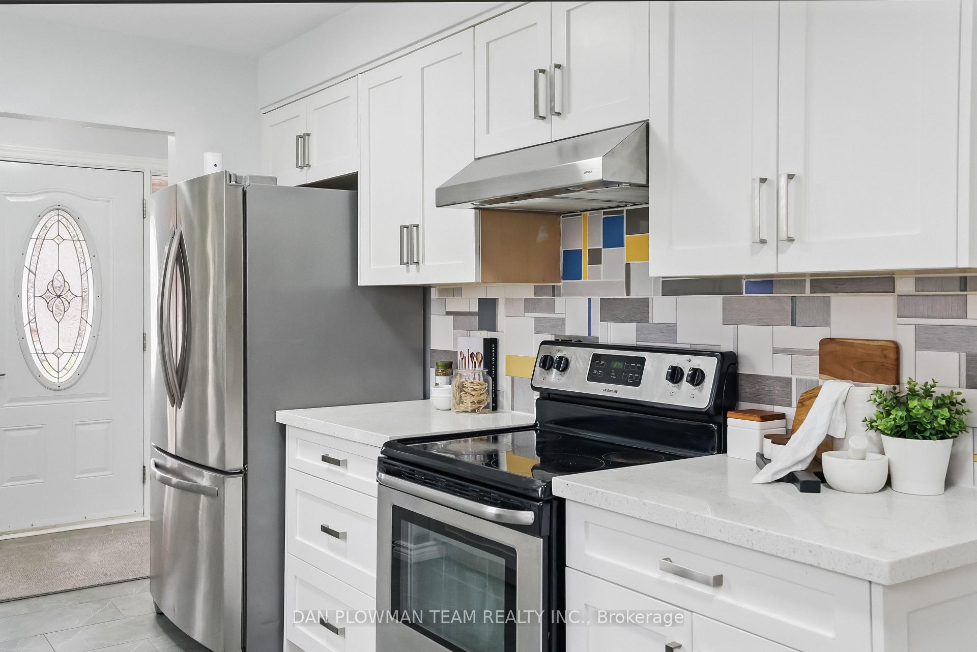 Photo 10 of 699 Aruba Crescent, Oshawa, Northglen — HOMEH
