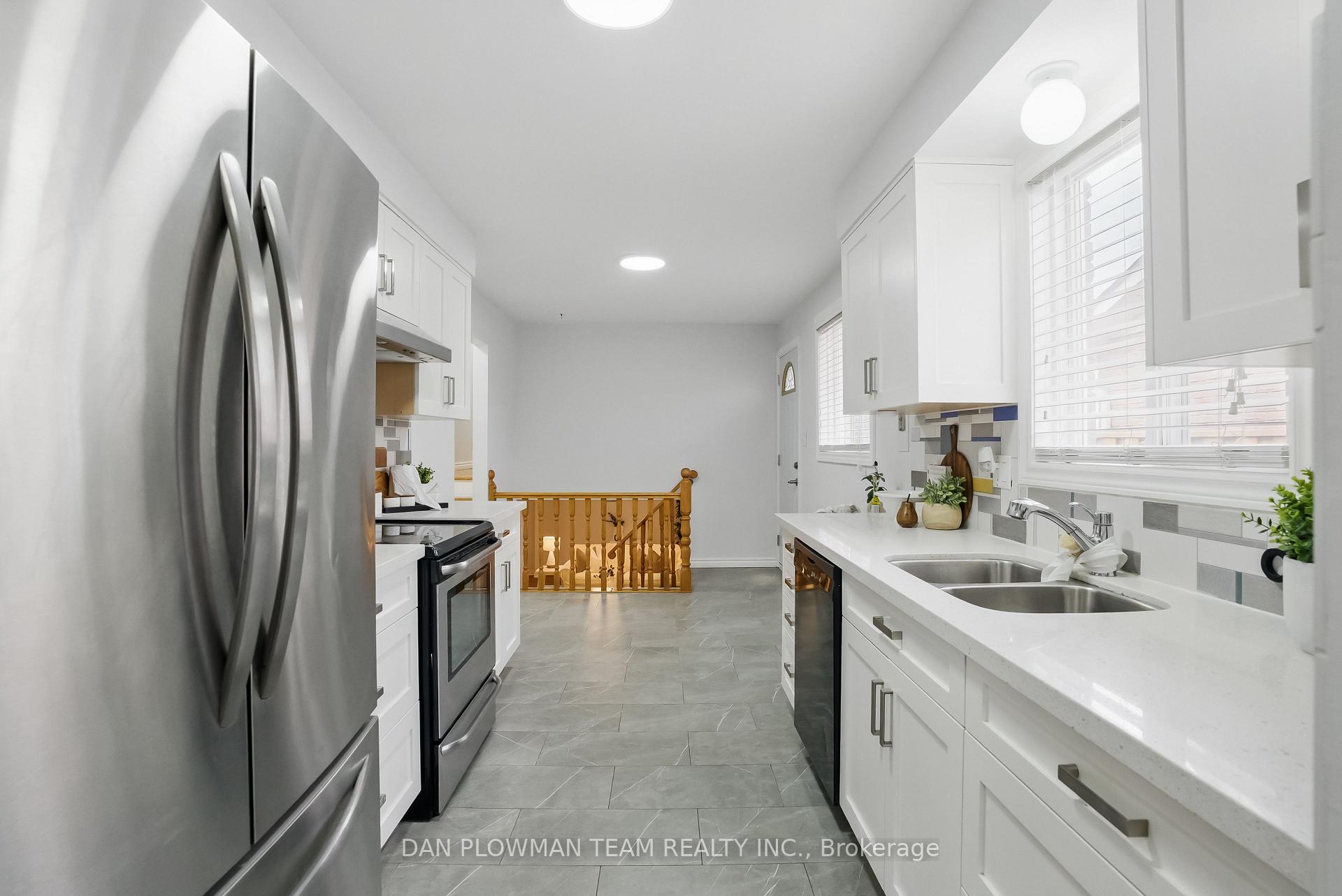 Photo 11 of 699 Aruba Crescent, Oshawa, Northglen — HOMEH