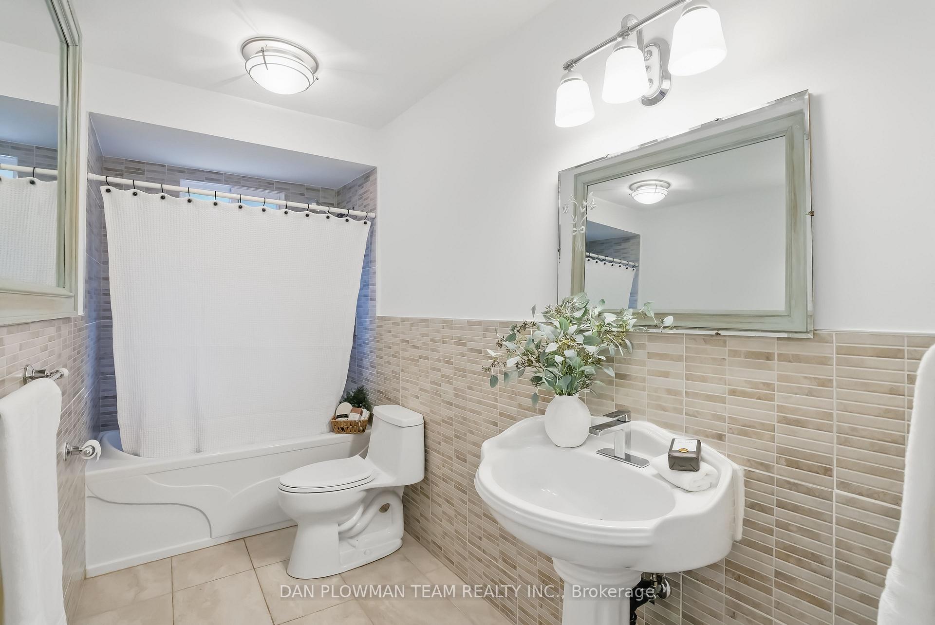 Photo 15 of 699 Aruba Crescent, Oshawa, Northglen — HOMEH
