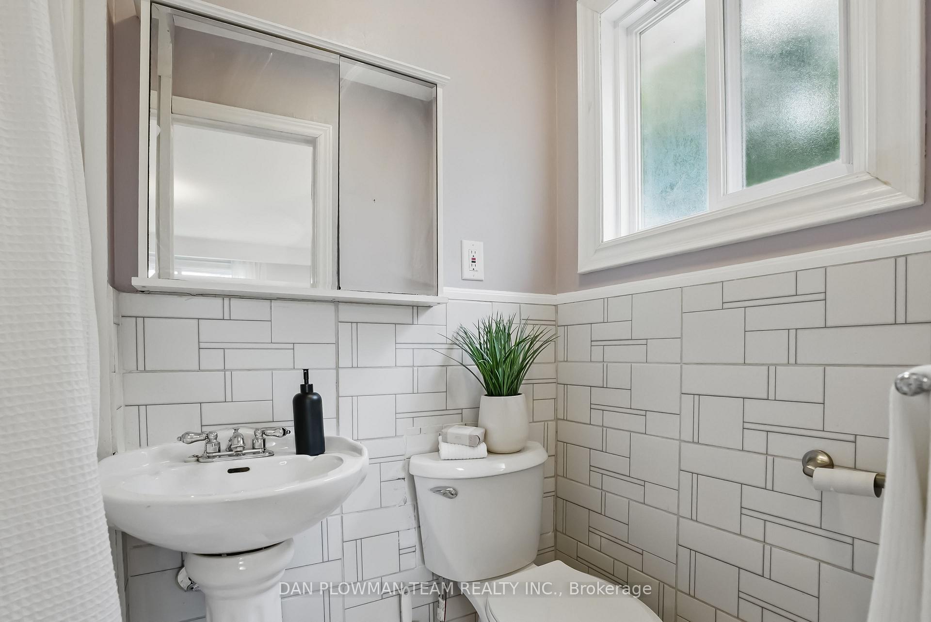 Photo 18 of 699 Aruba Crescent, Oshawa, Northglen — HOMEH
