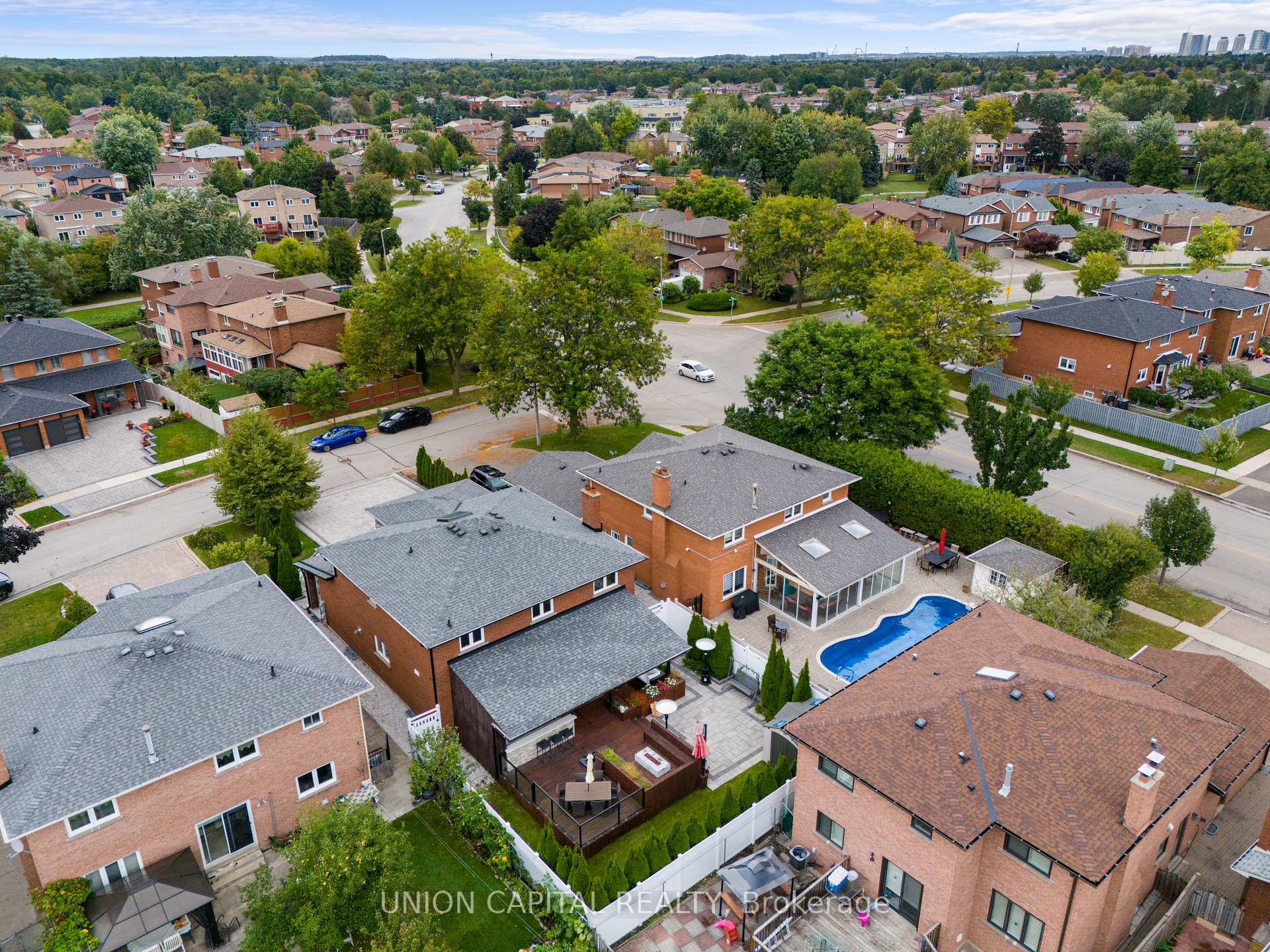 Photo 3 of 82 Queenston Crescent, Vaughan, East Woodbridge — HOMEH