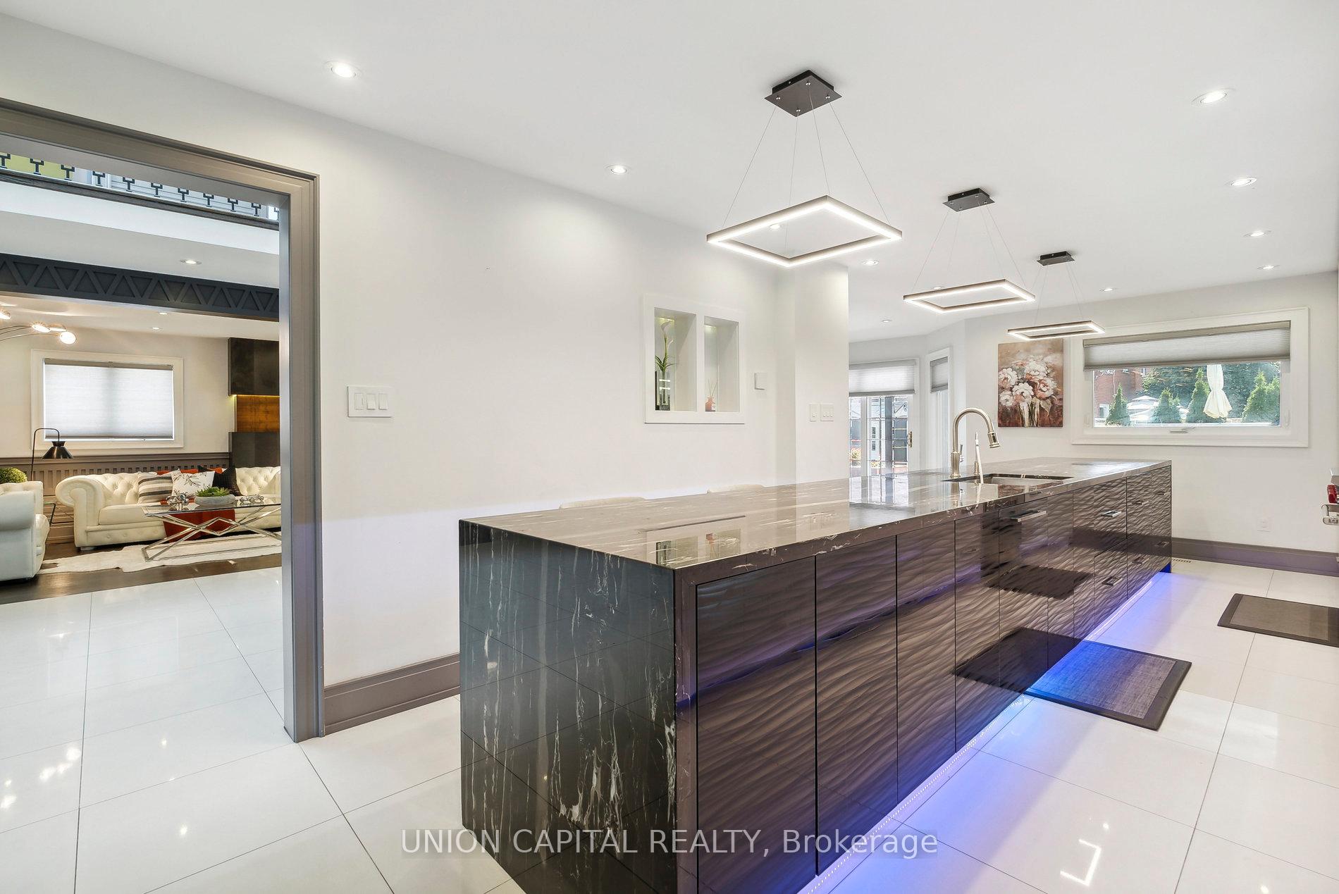 Photo 15 of 82 Queenston Crescent, Vaughan, East Woodbridge — HOMEH