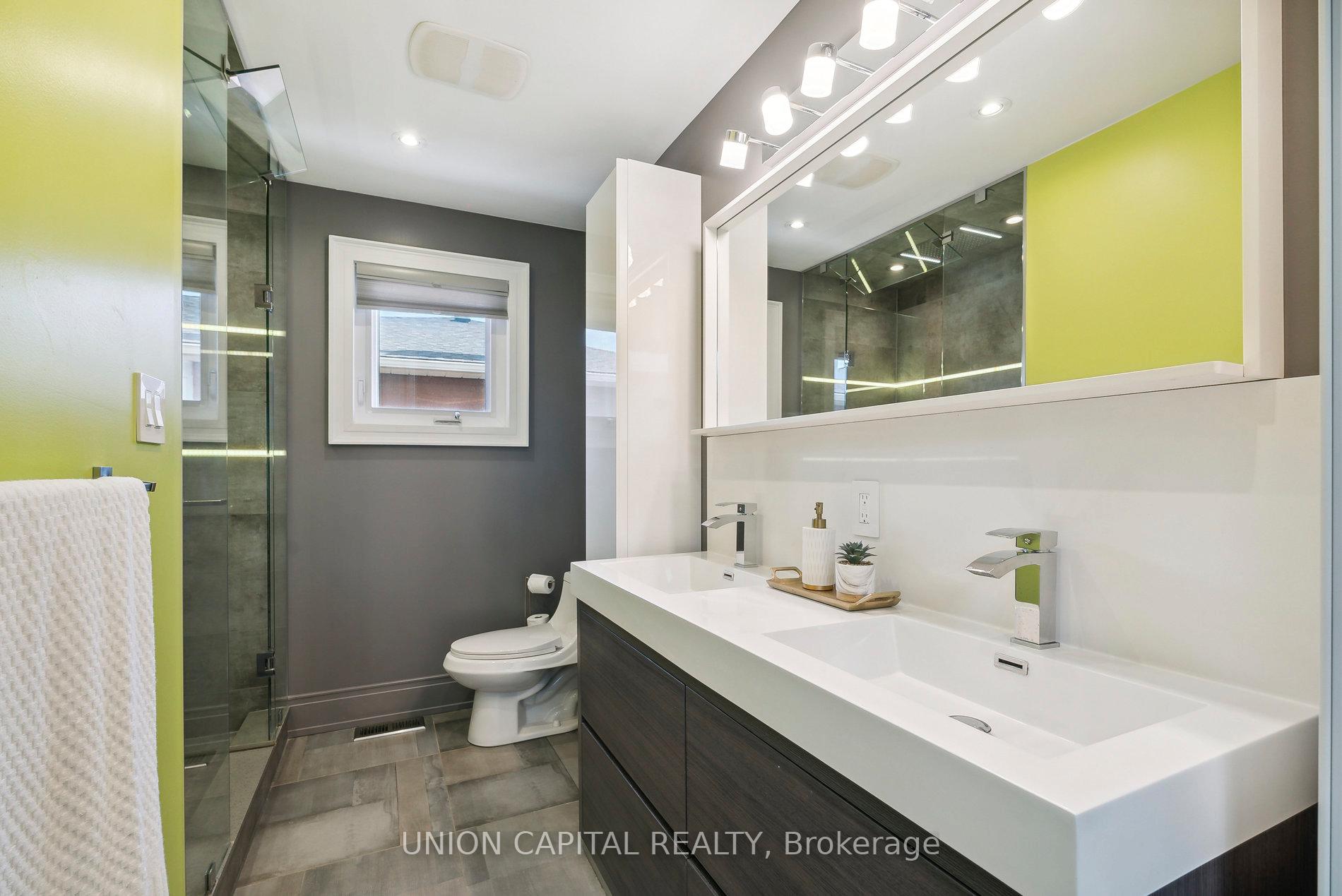 Photo 32 of 82 Queenston Crescent, Vaughan, East Woodbridge — HOMEH