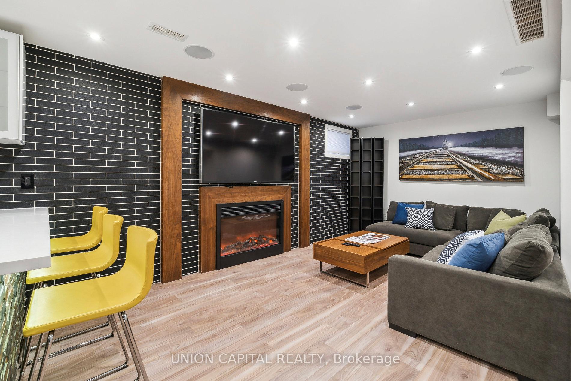 Photo 36 of 82 Queenston Crescent, Vaughan, East Woodbridge — HOMEH