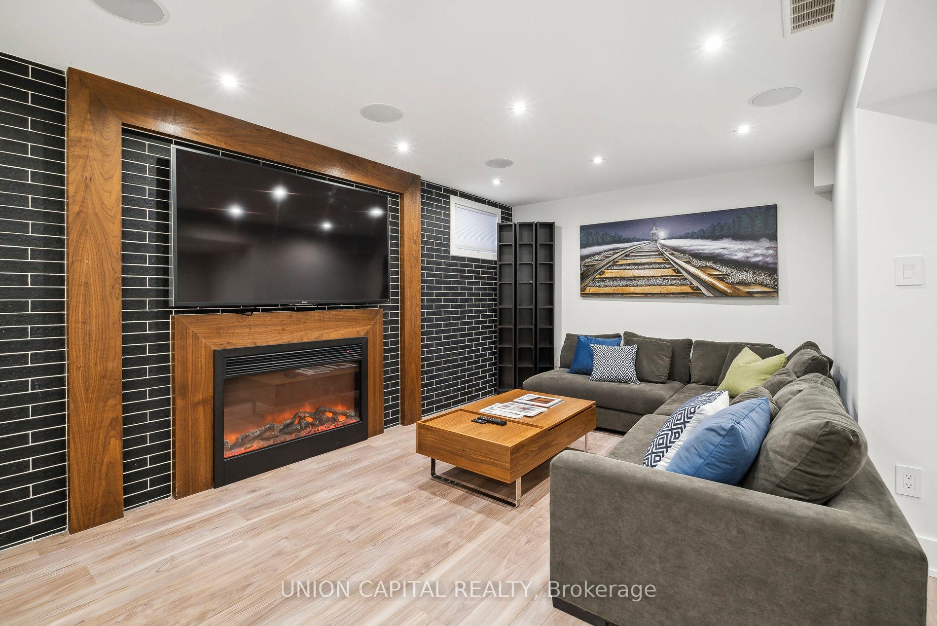 Photo 37 of 82 Queenston Crescent, Vaughan, East Woodbridge — HOMEH
