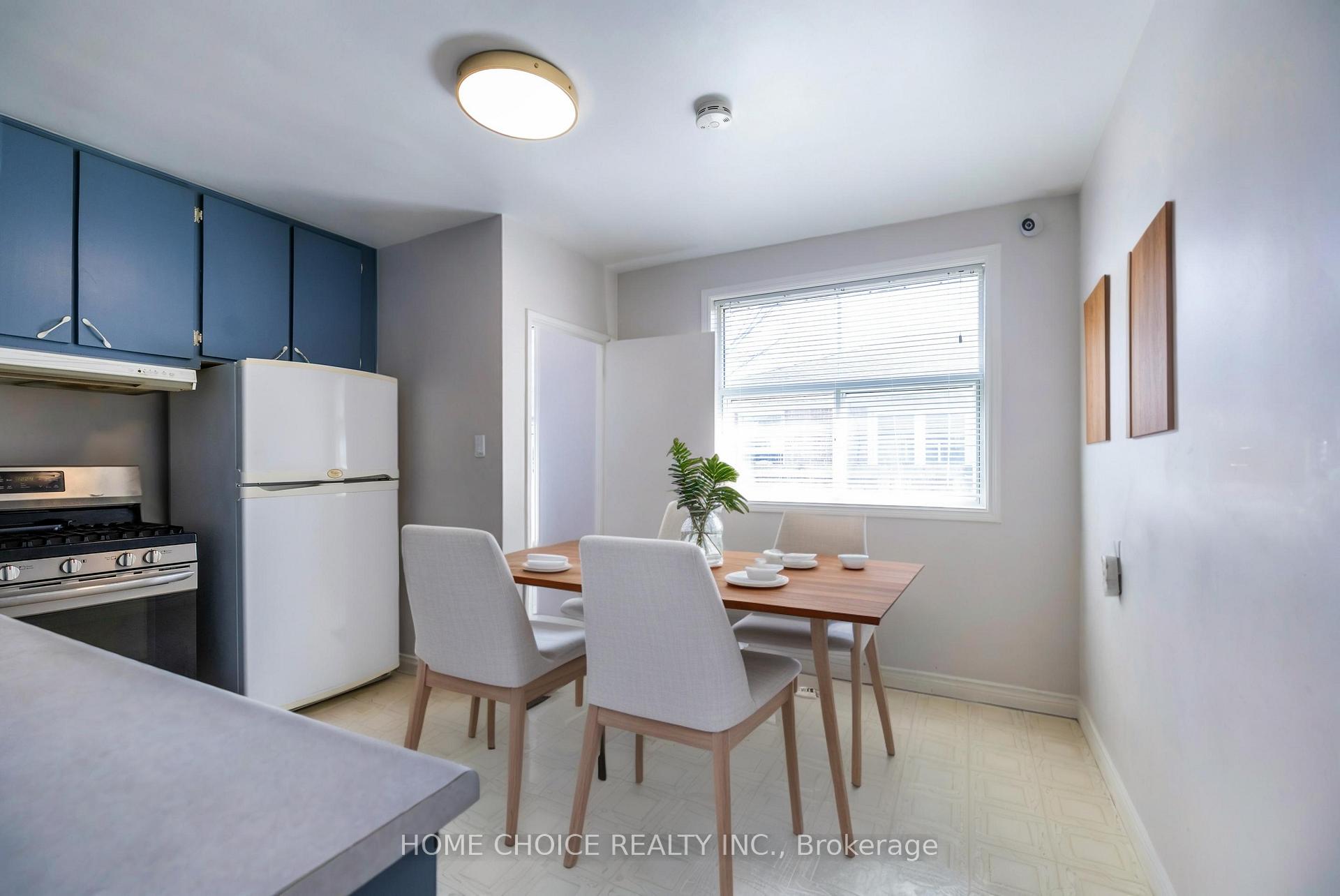 Photo 4 of 1010 Centre Street N, Whitby, Williamsburg — HOMEH
