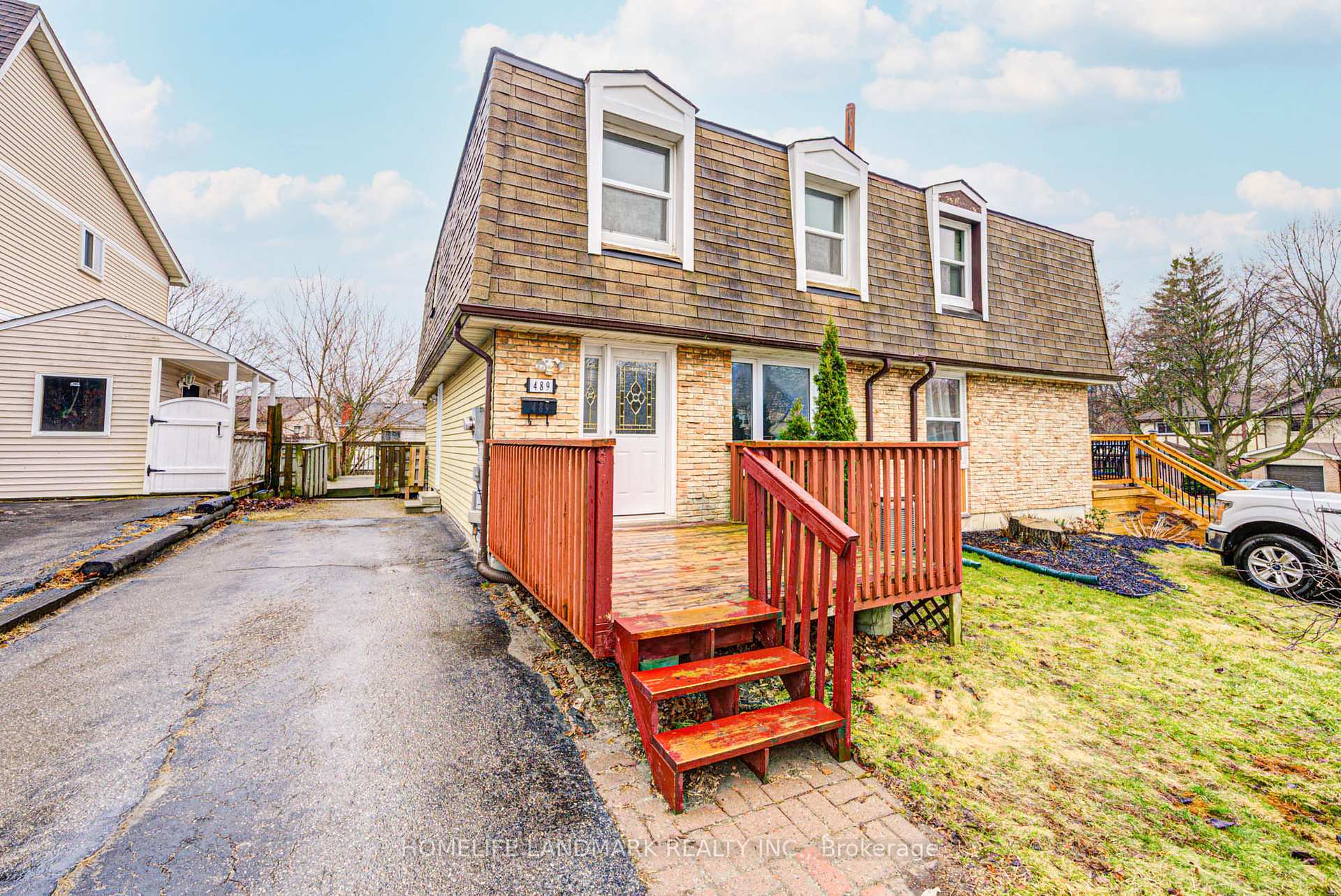 Front of 489 Lancelot Crescent