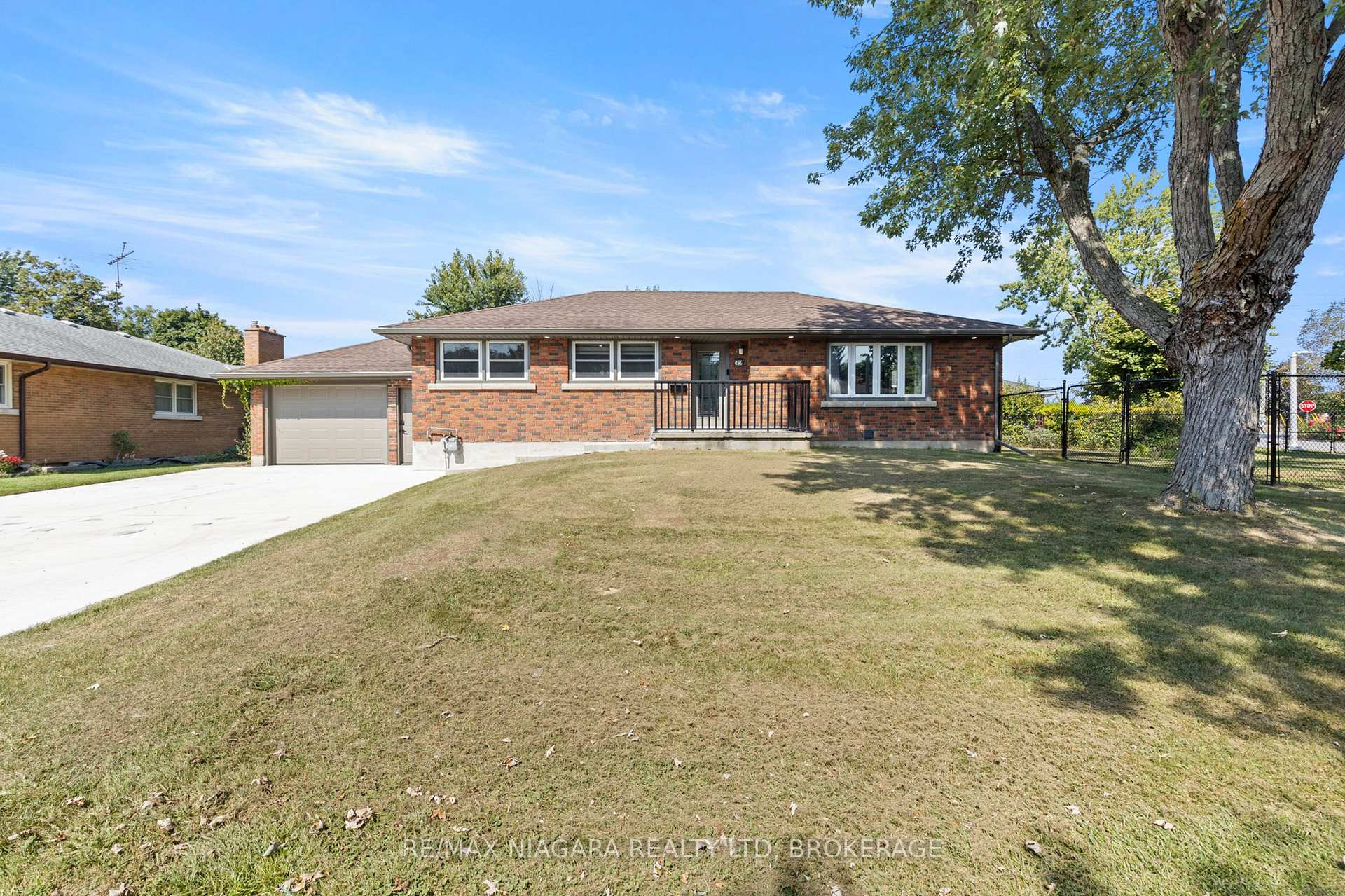 Photo 1 of 32 Ridgewood Drive, Welland, Prince Charles — HOMEH