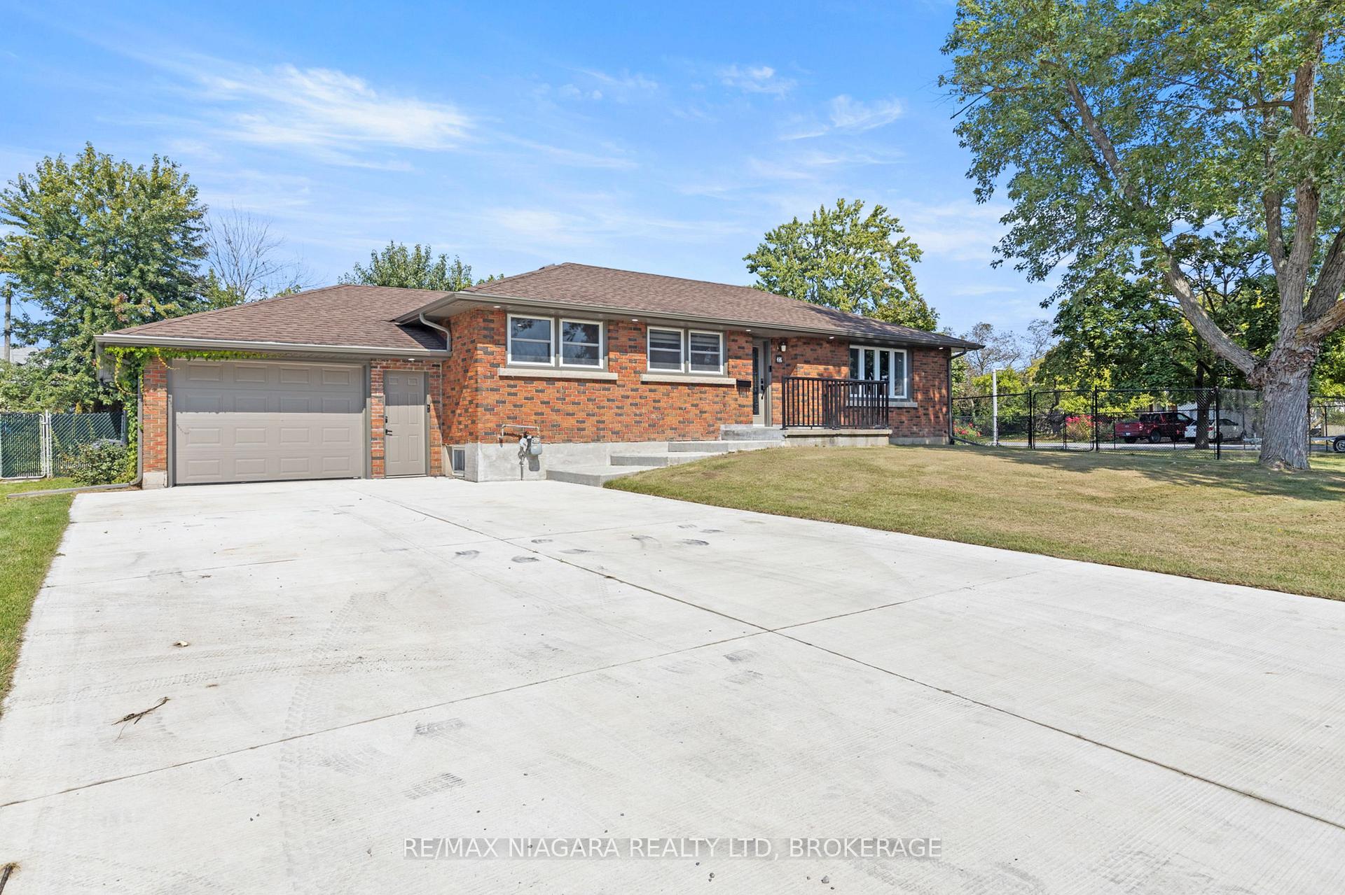 Photo 2 of 32 Ridgewood Drive, Welland, Prince Charles — HOMEH