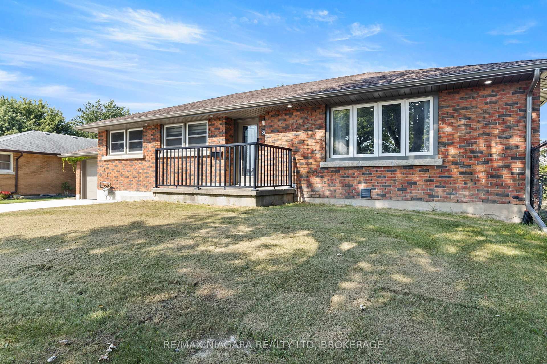 Photo 3 of 32 Ridgewood Drive, Welland, Prince Charles — HOMEH