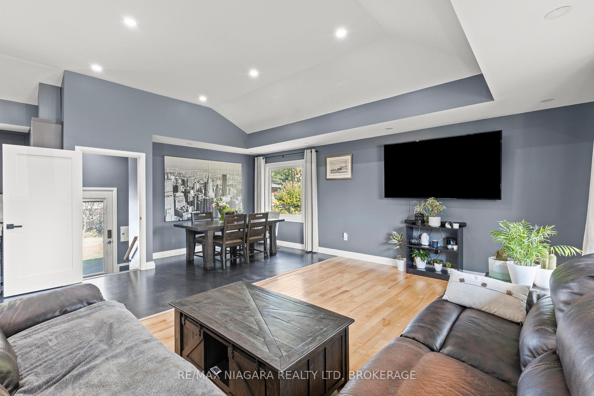 Photo 7 of 32 Ridgewood Drive, Welland, Prince Charles — HOMEH