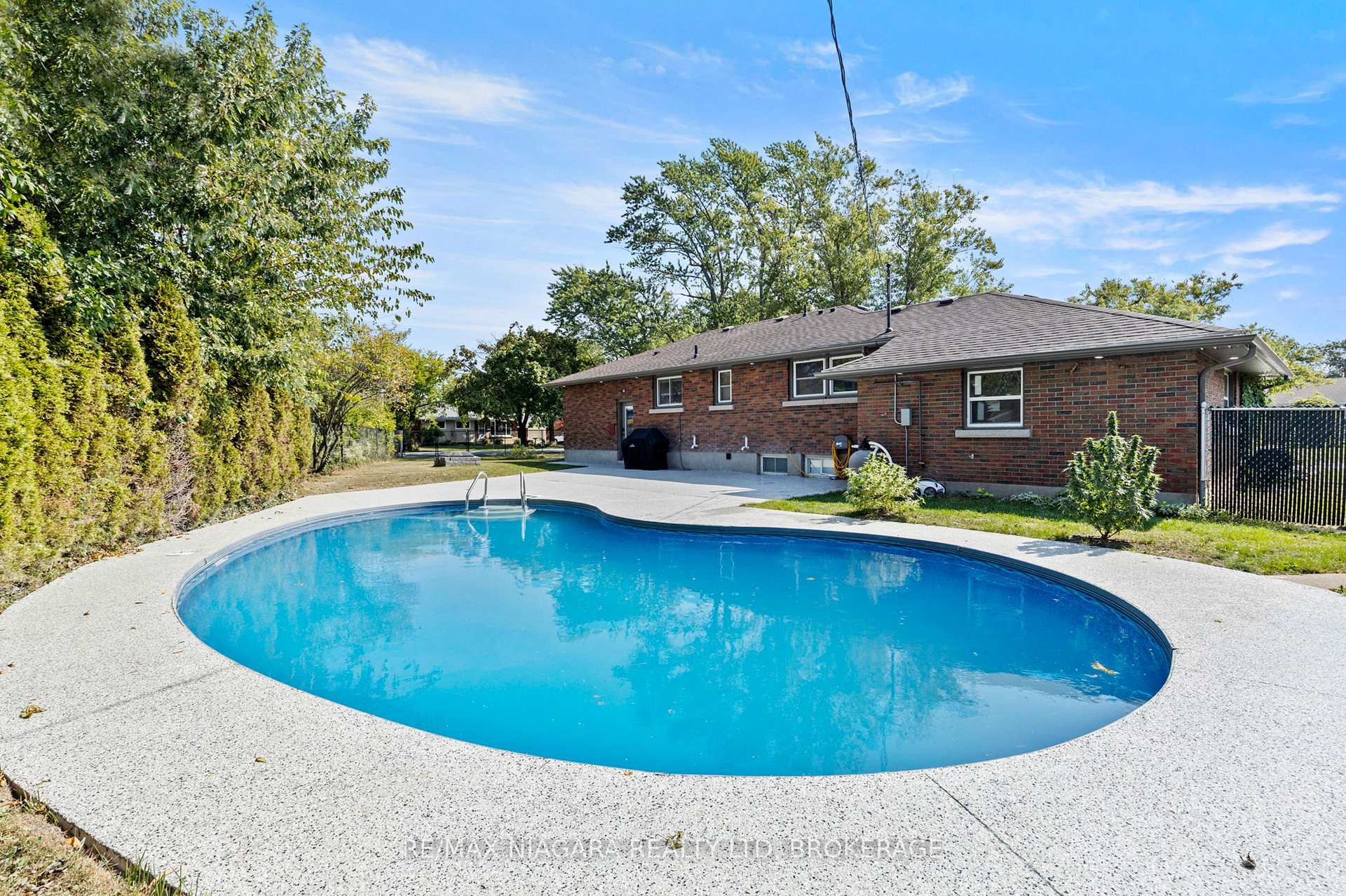 Photo 35 of 32 Ridgewood Drive, Welland, Prince Charles — HOMEH