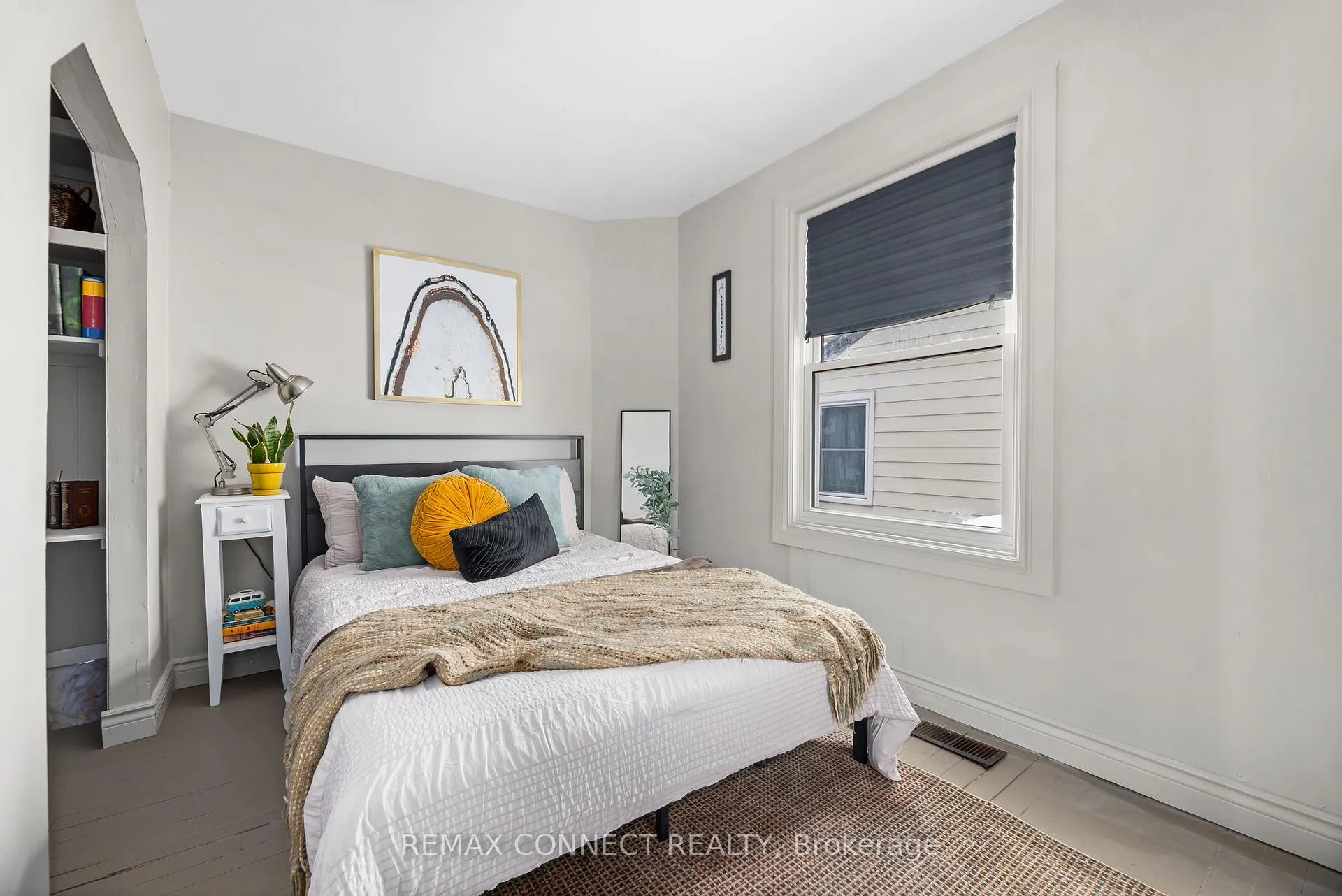 Photo 5 of 19 Ontario Street, Ajax, Central — HOMEH