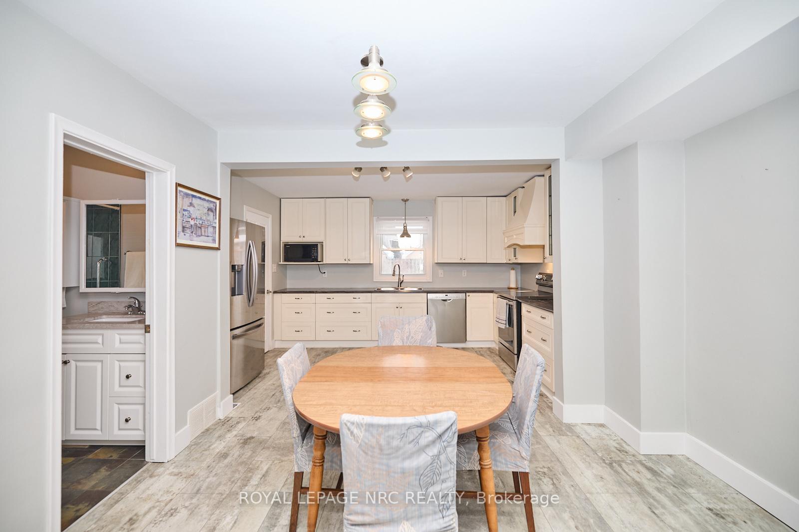 Photo 4 of 86 McAlpine Avenue S, Welland, Lincoln/Crowland — HOMEH