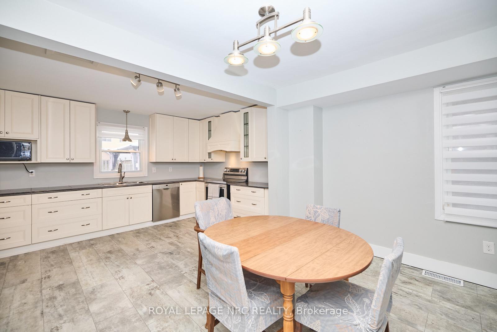 Photo 5 of 86 McAlpine Avenue S, Welland, Lincoln/Crowland — HOMEH