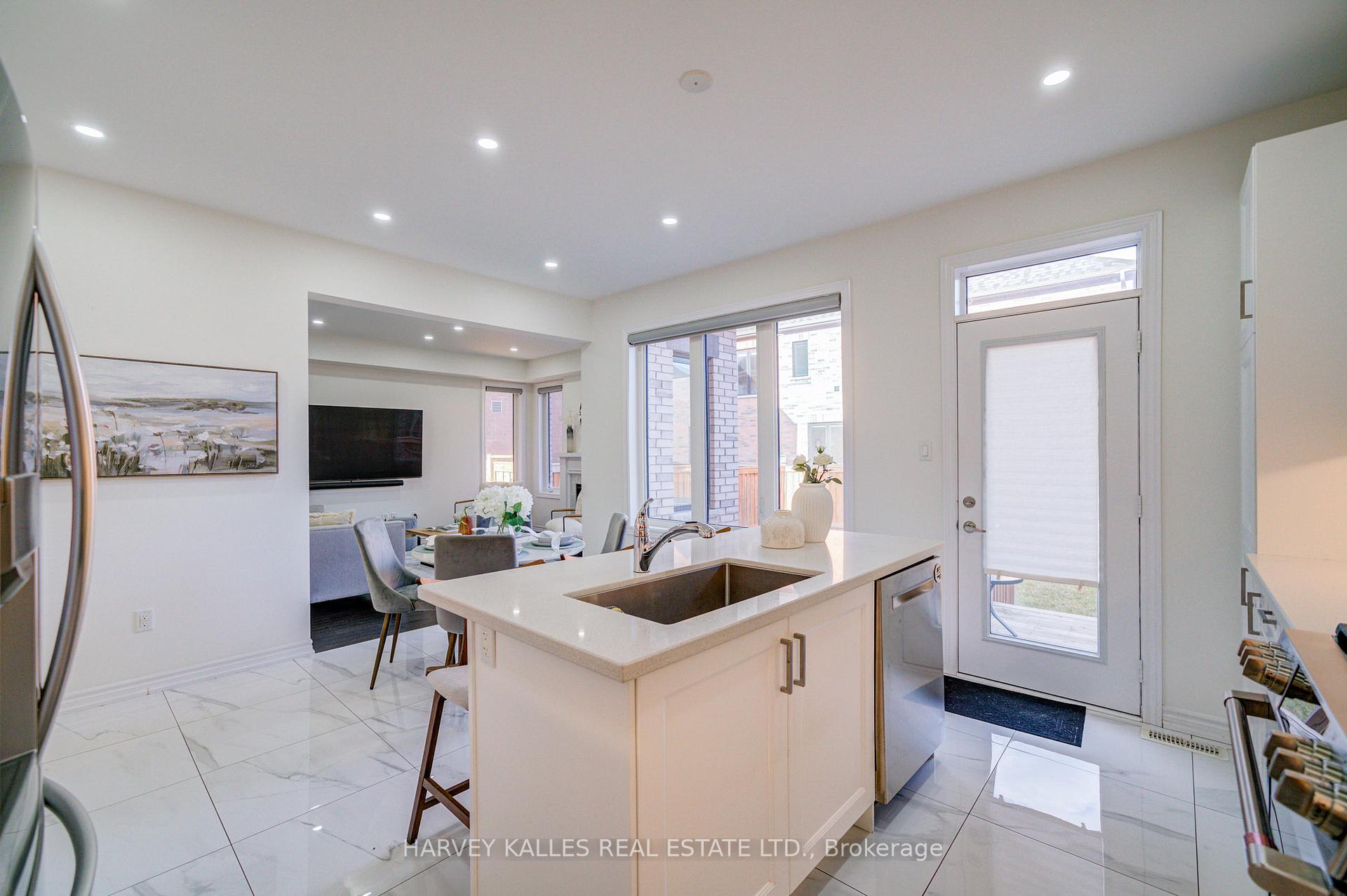 Photo 24 of 7 Capstan Court, Whitby, Lynde Creek — HOMEH