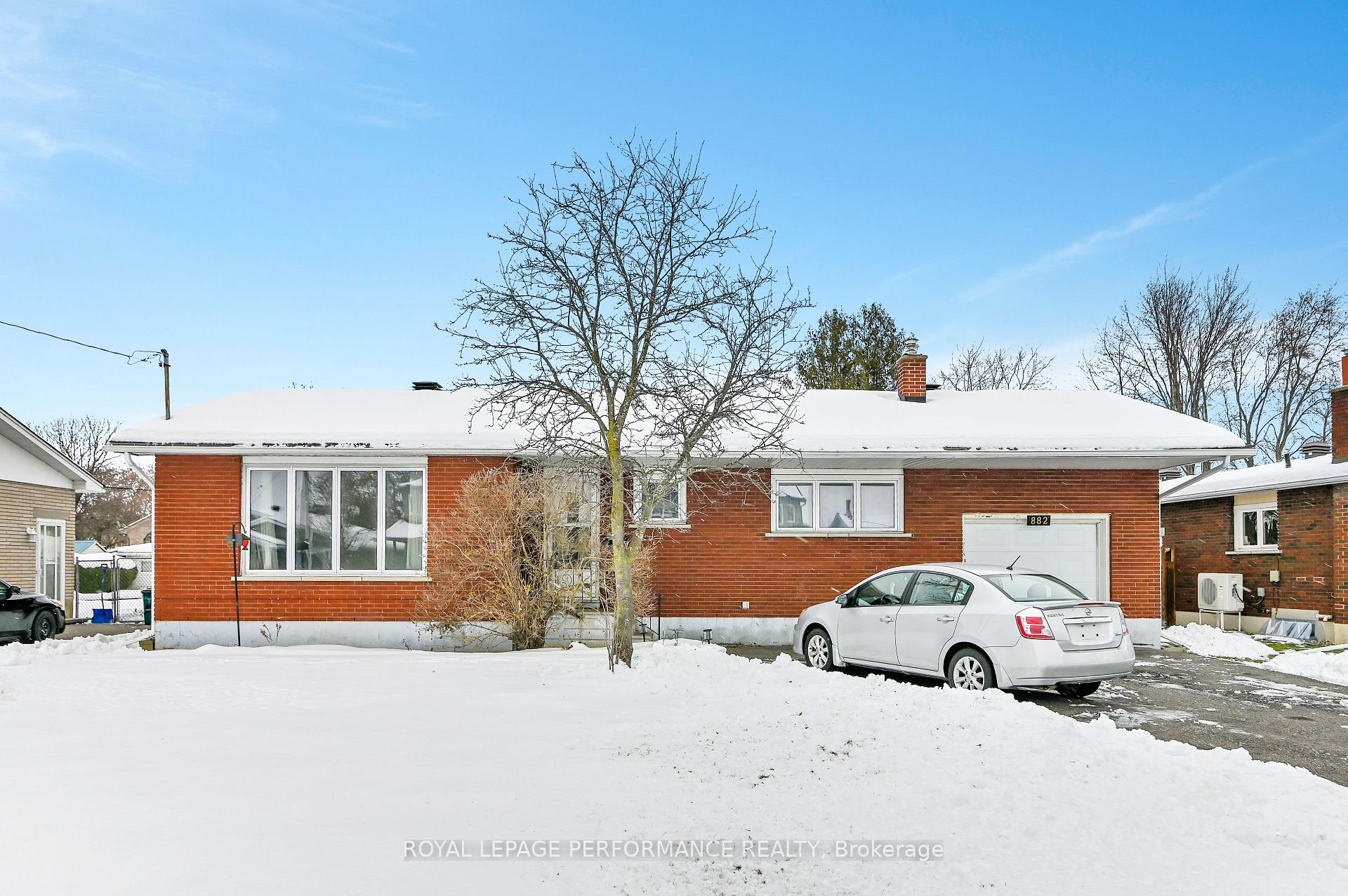 Photo 2 of 882 Balsam Drive, Ottawa, Chatelaine Village — HOMEH