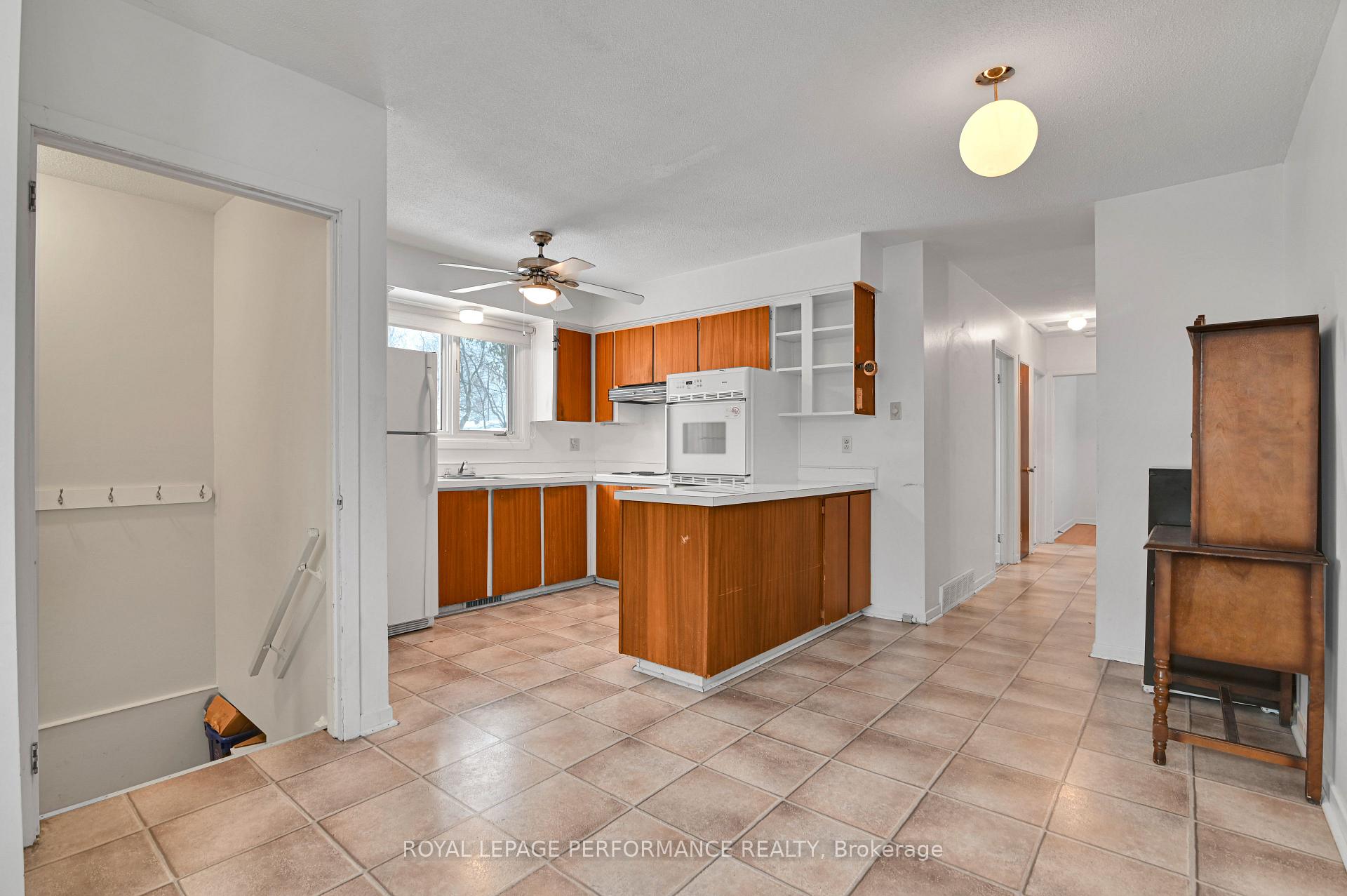 Photo 6 of 882 Balsam Drive, Ottawa, Chatelaine Village — HOMEH