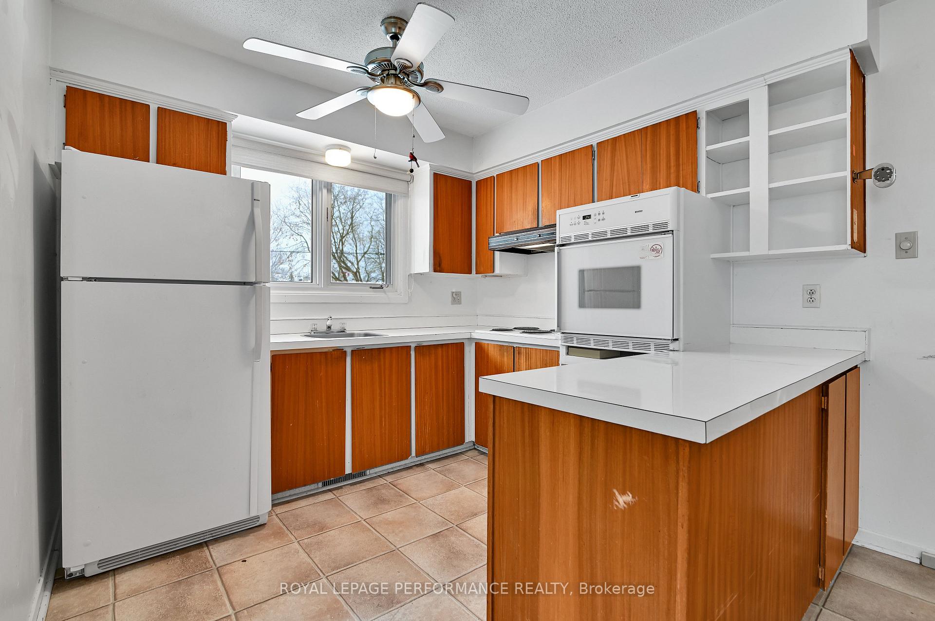 Photo 8 of 882 Balsam Drive, Ottawa, Chatelaine Village — HOMEH