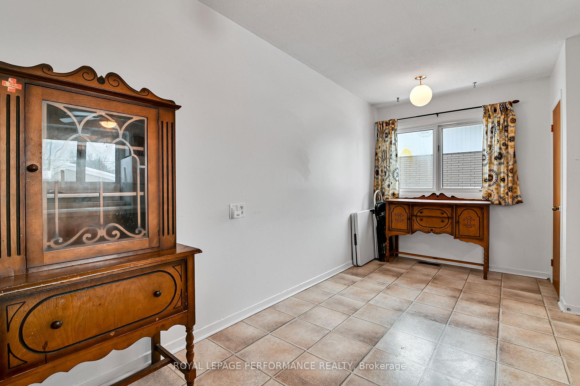 Photo 9 of 882 Balsam Drive, Ottawa, Chatelaine Village — HOMEH