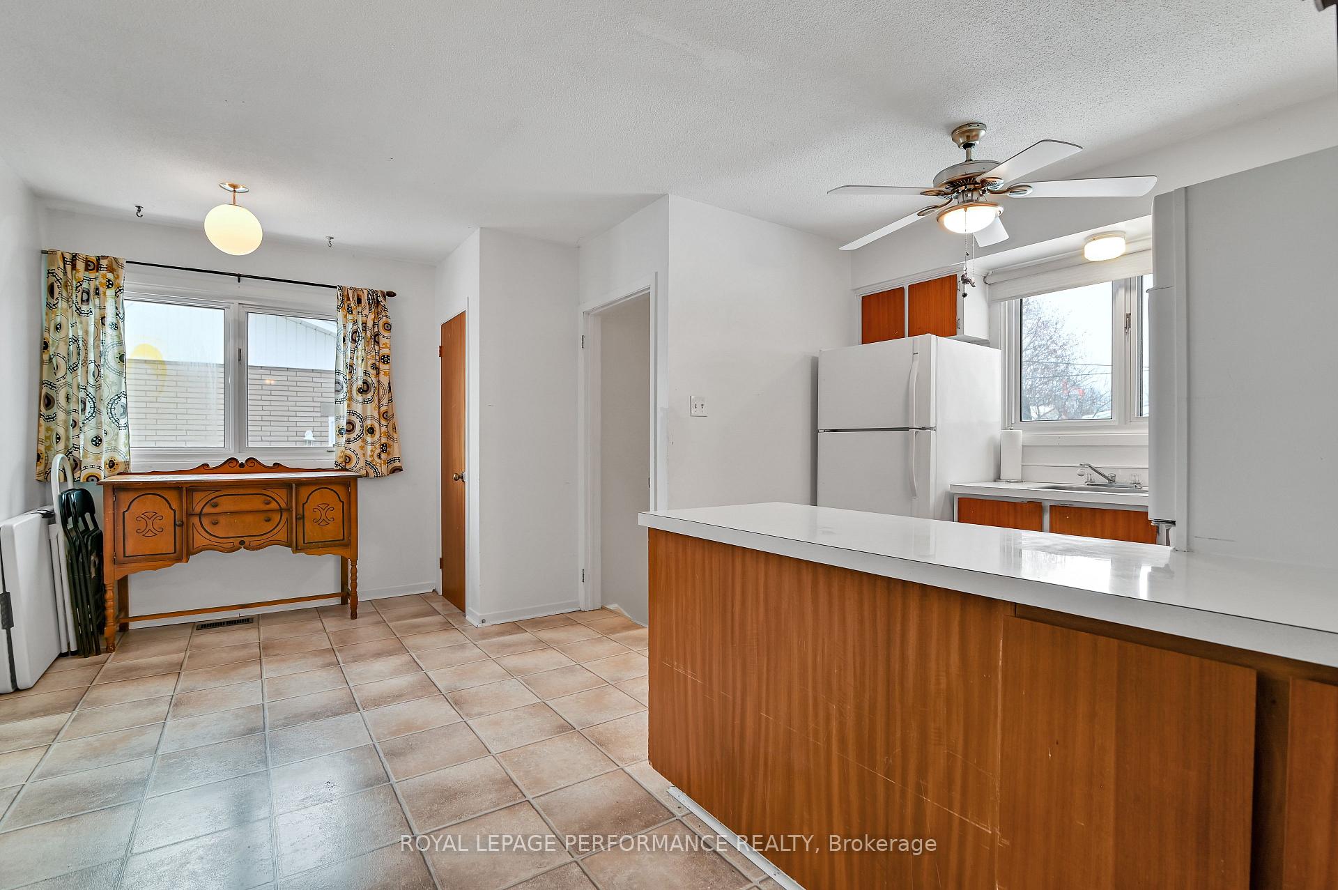 Photo 10 of 882 Balsam Drive, Ottawa, Chatelaine Village — HOMEH