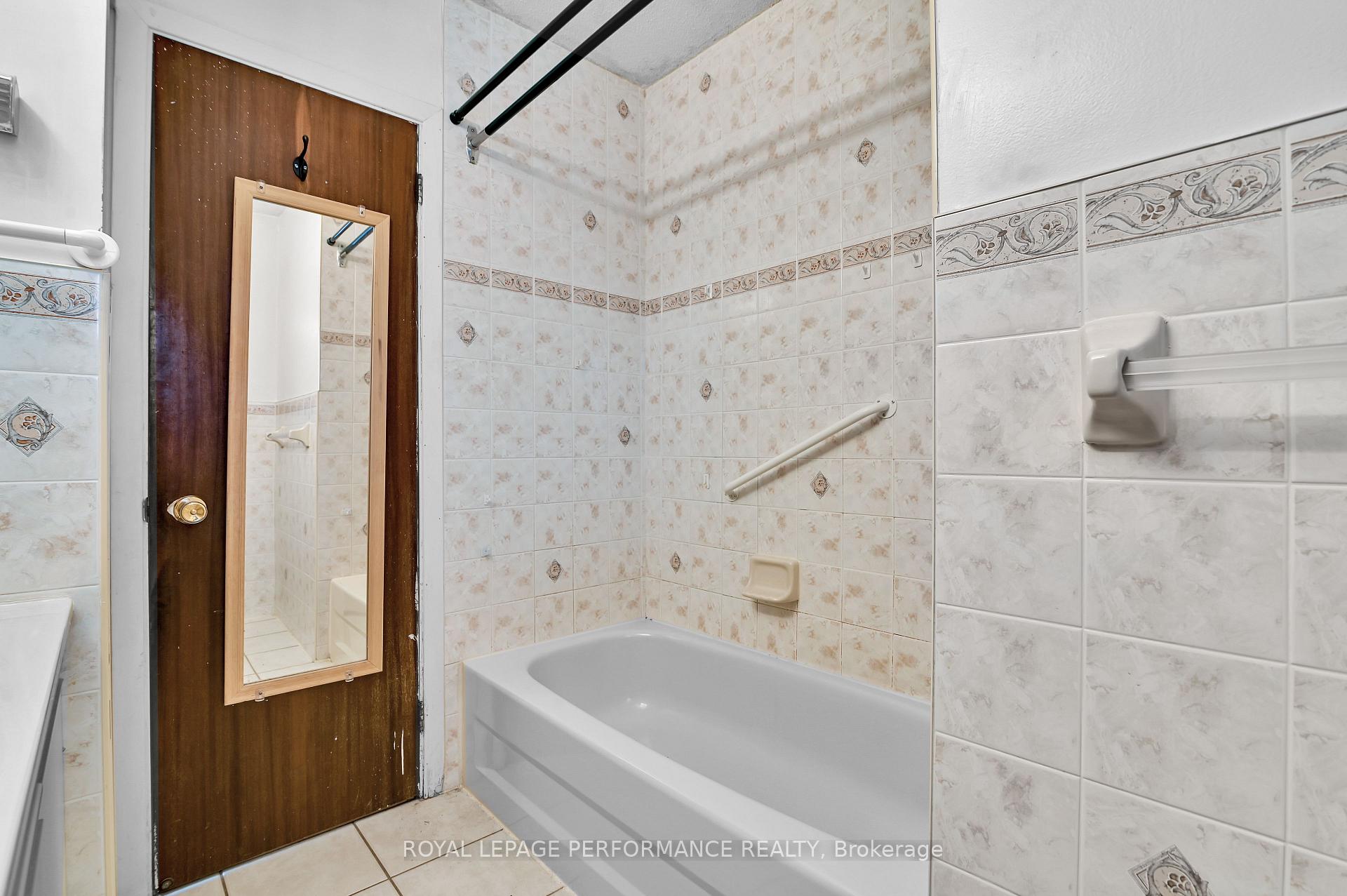 Photo 12 of 882 Balsam Drive, Ottawa, Chatelaine Village — HOMEH