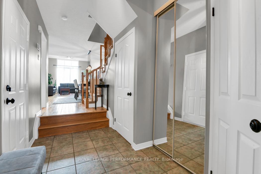 Photo 3 of 948 Markwick Crescent, Ottawa, Notting Hill/Summerside — HOMEH