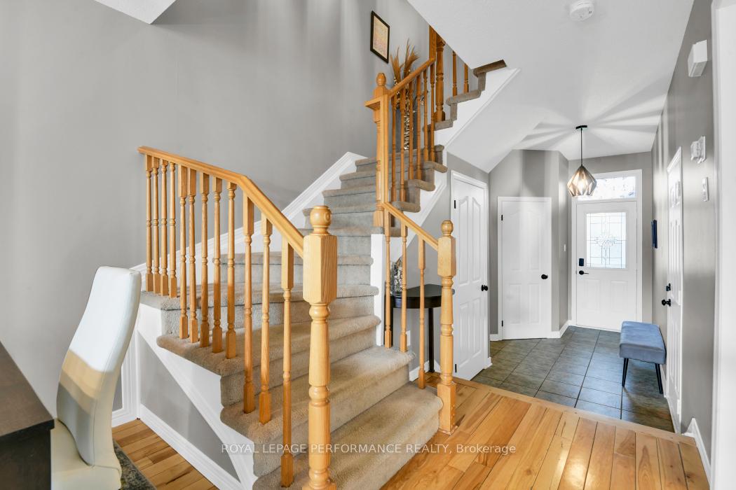Photo 4 of 948 Markwick Crescent, Ottawa, Notting Hill/Summerside — HOMEH