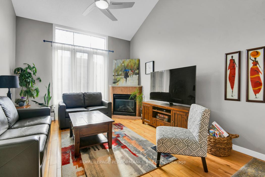 Photo 5 of 948 Markwick Crescent, Ottawa, Notting Hill/Summerside — HOMEH