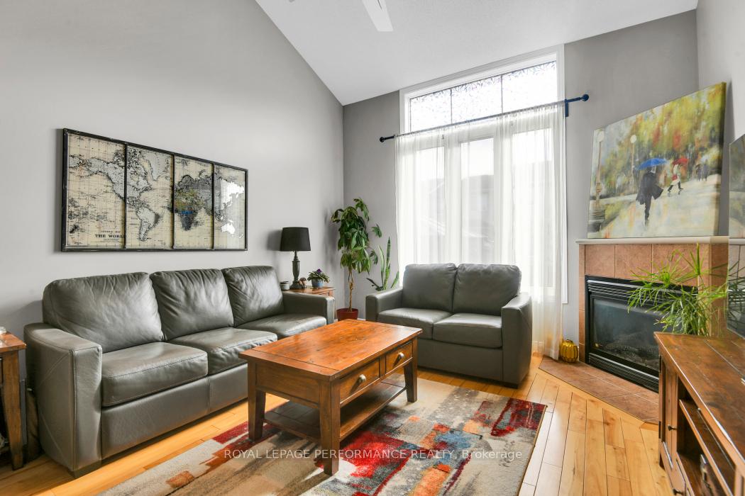 Photo 6 of 948 Markwick Crescent, Ottawa, Notting Hill/Summerside — HOMEH