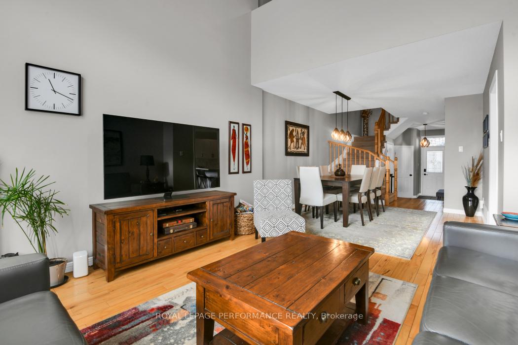 Photo 7 of 948 Markwick Crescent, Ottawa, Notting Hill/Summerside — HOMEH