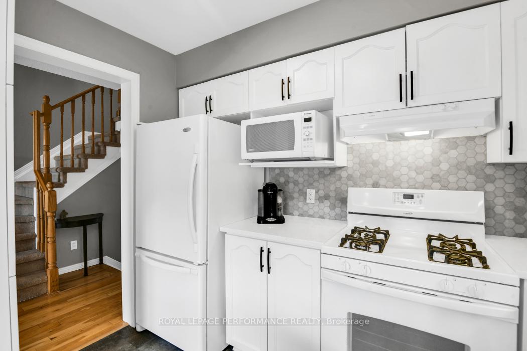 Photo 13 of 948 Markwick Crescent, Ottawa, Notting Hill/Summerside — HOMEH