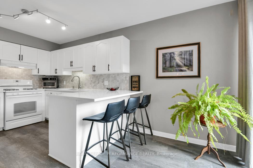 Photo 14 of 948 Markwick Crescent, Ottawa, Notting Hill/Summerside — HOMEH