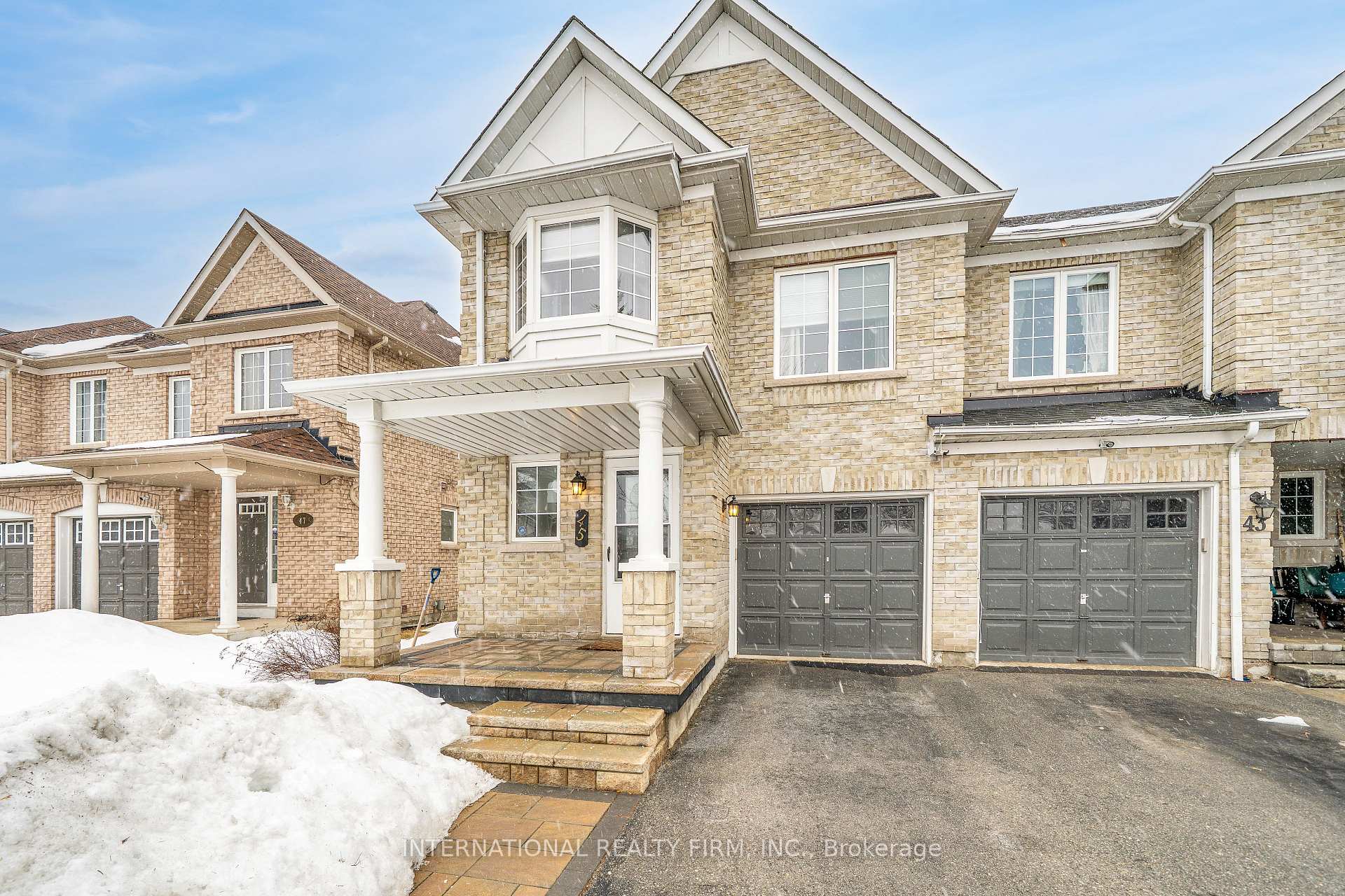 Photo 4 of 45 Oglevie Drive, Whitby, Pringle Creek — HOMEH
