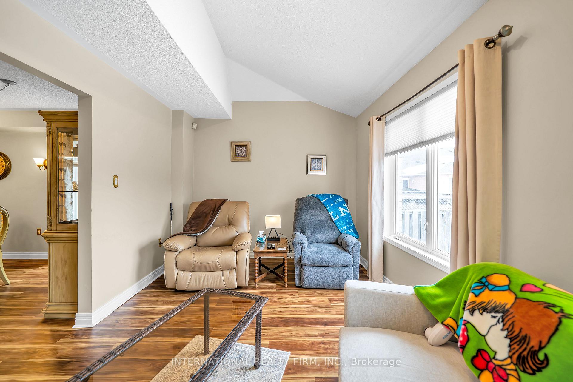 Photo 16 of 45 Oglevie Drive, Whitby, Pringle Creek — HOMEH