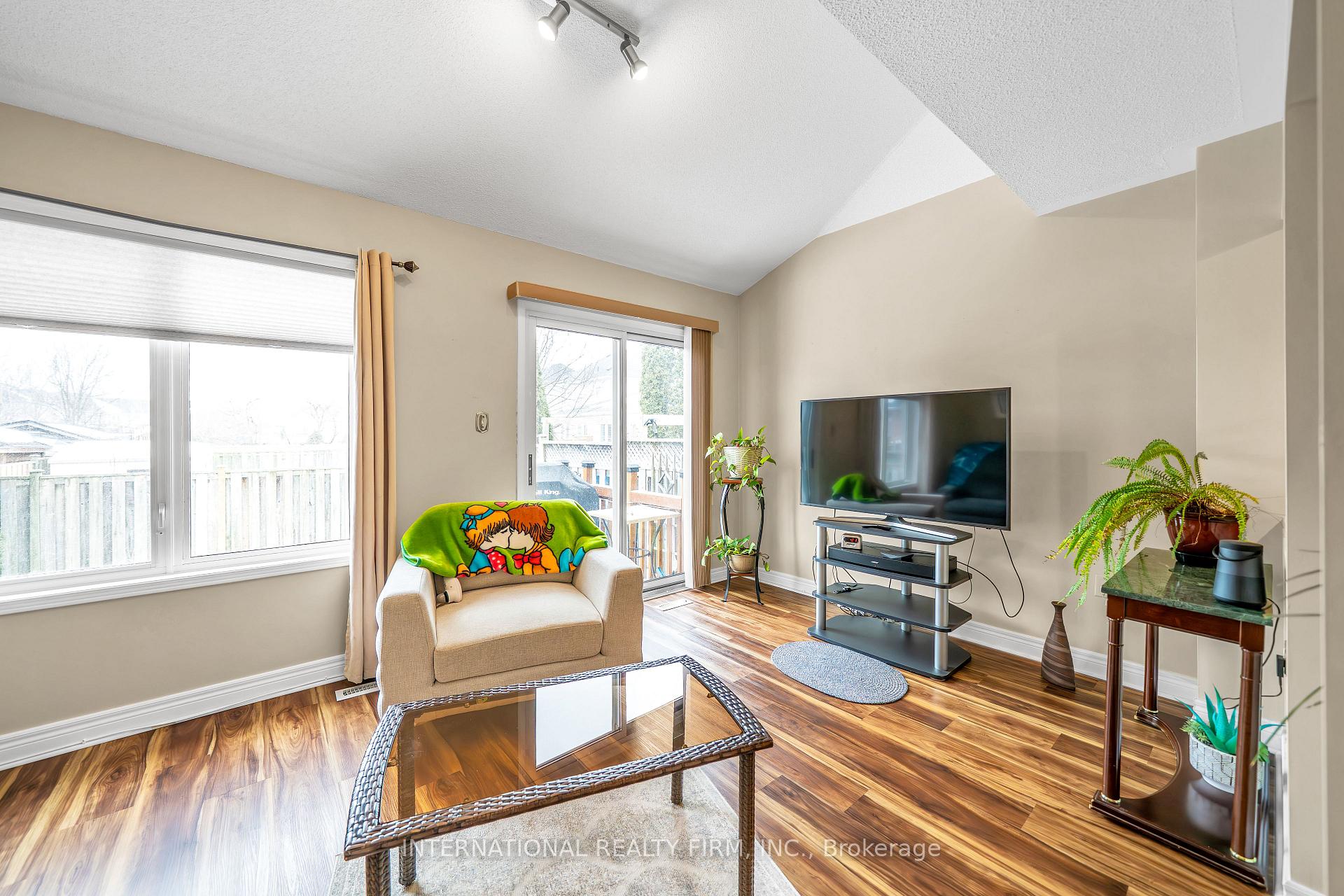 Photo 17 of 45 Oglevie Drive, Whitby, Pringle Creek — HOMEH