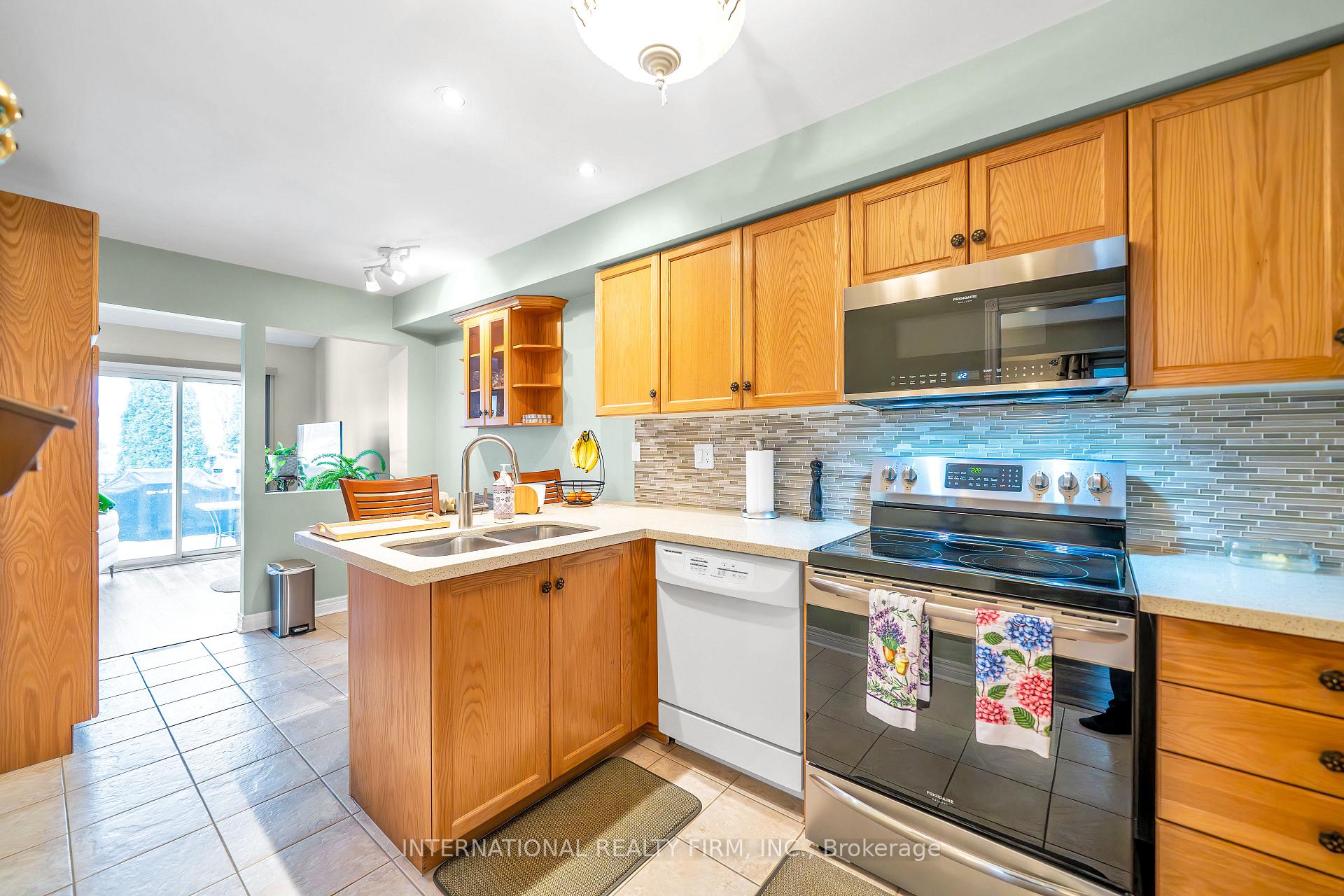 Photo 23 of 45 Oglevie Drive, Whitby, Pringle Creek — HOMEH