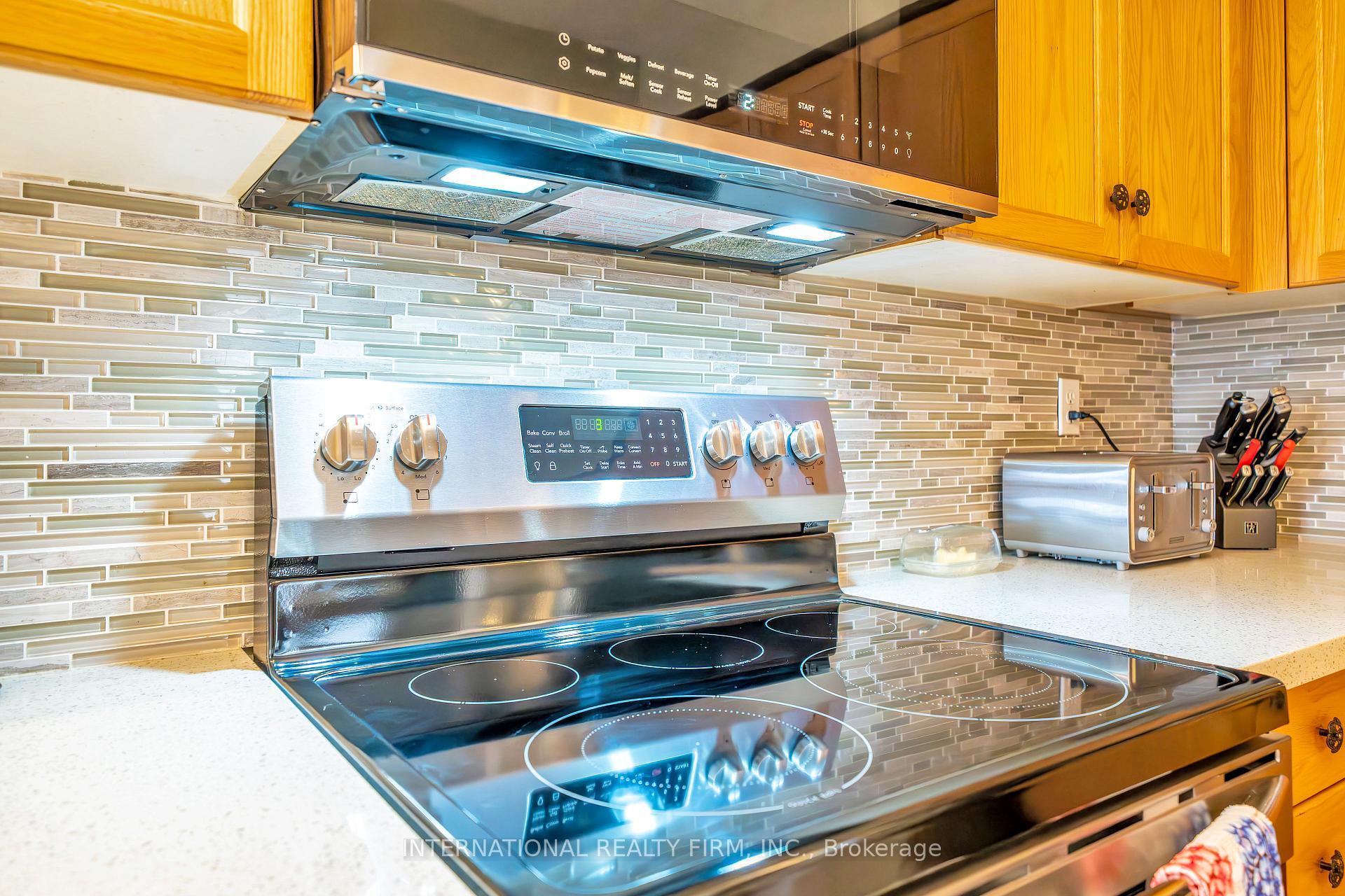 Photo 28 of 45 Oglevie Drive, Whitby, Pringle Creek — HOMEH