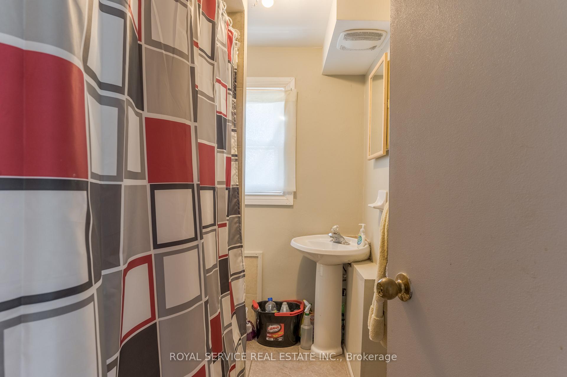 Photo 18 of 1402 Simcoe Street S, Oshawa, Lakeview — HOMEH
