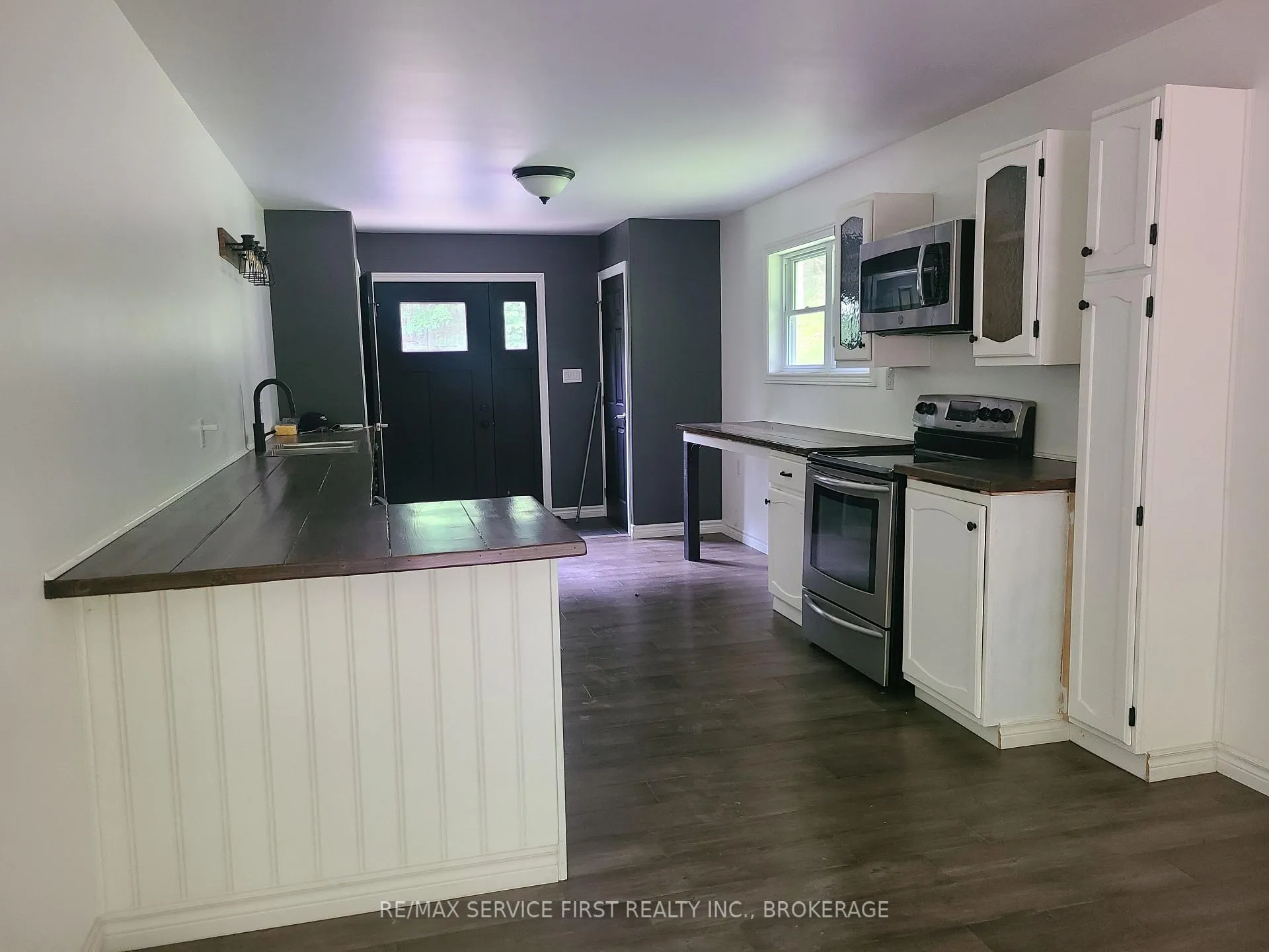 Photo 3 of 7760 Canoe Lake Road, Frontenac, Frontenac South — HOMEH