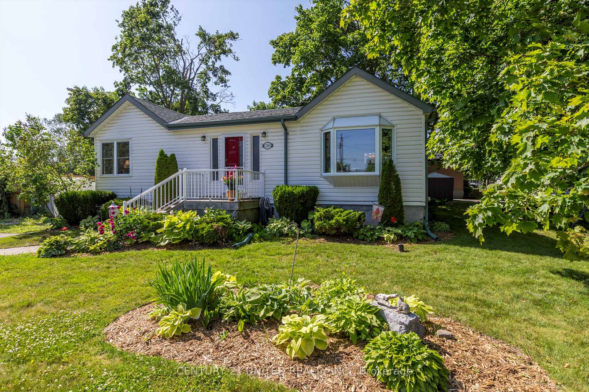Photo 2 of 236 Lee Street, Peterborough, Northcrest Ward 5 — HOMEH