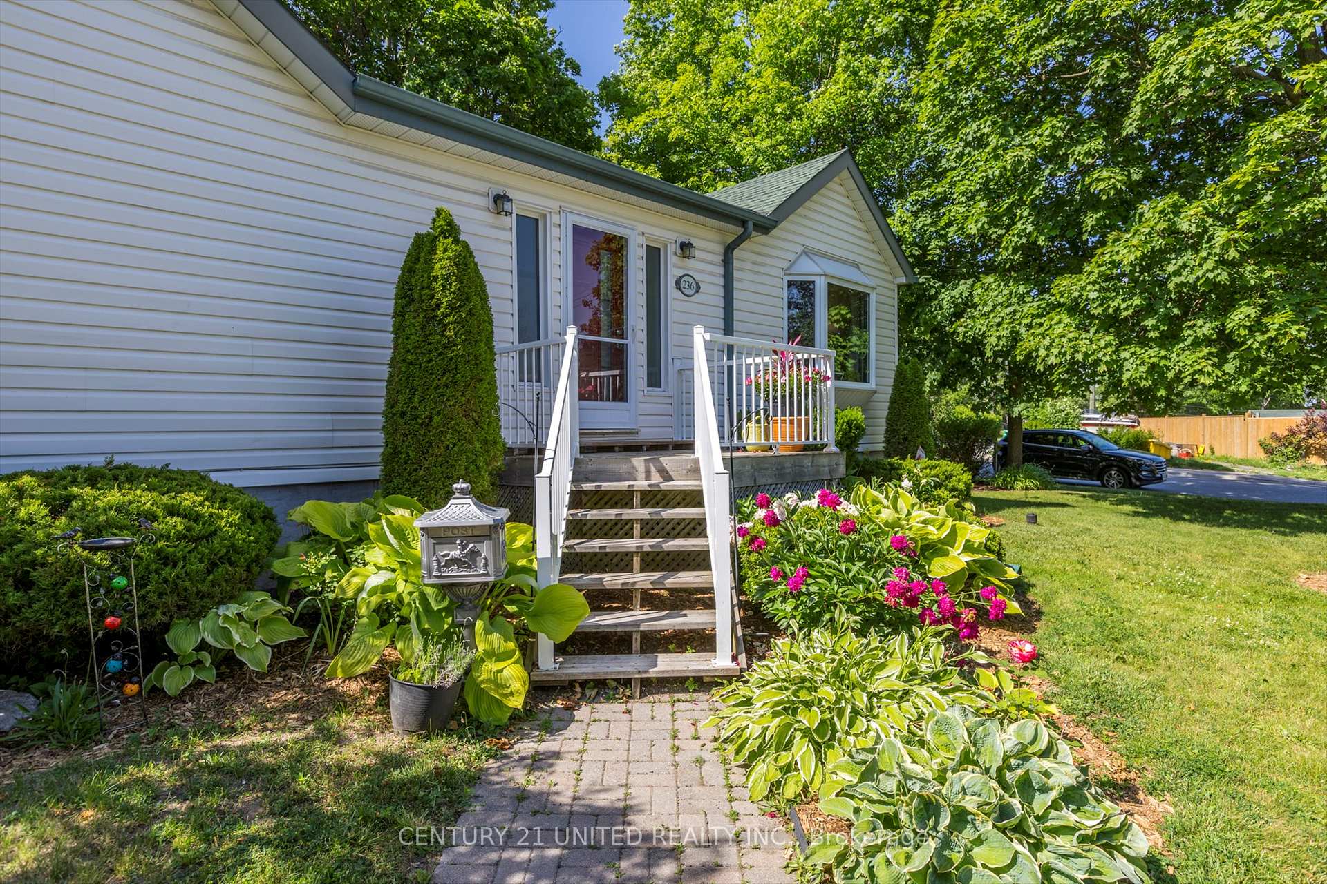 Photo 3 of 236 Lee Street, Peterborough, Northcrest Ward 5 — HOMEH